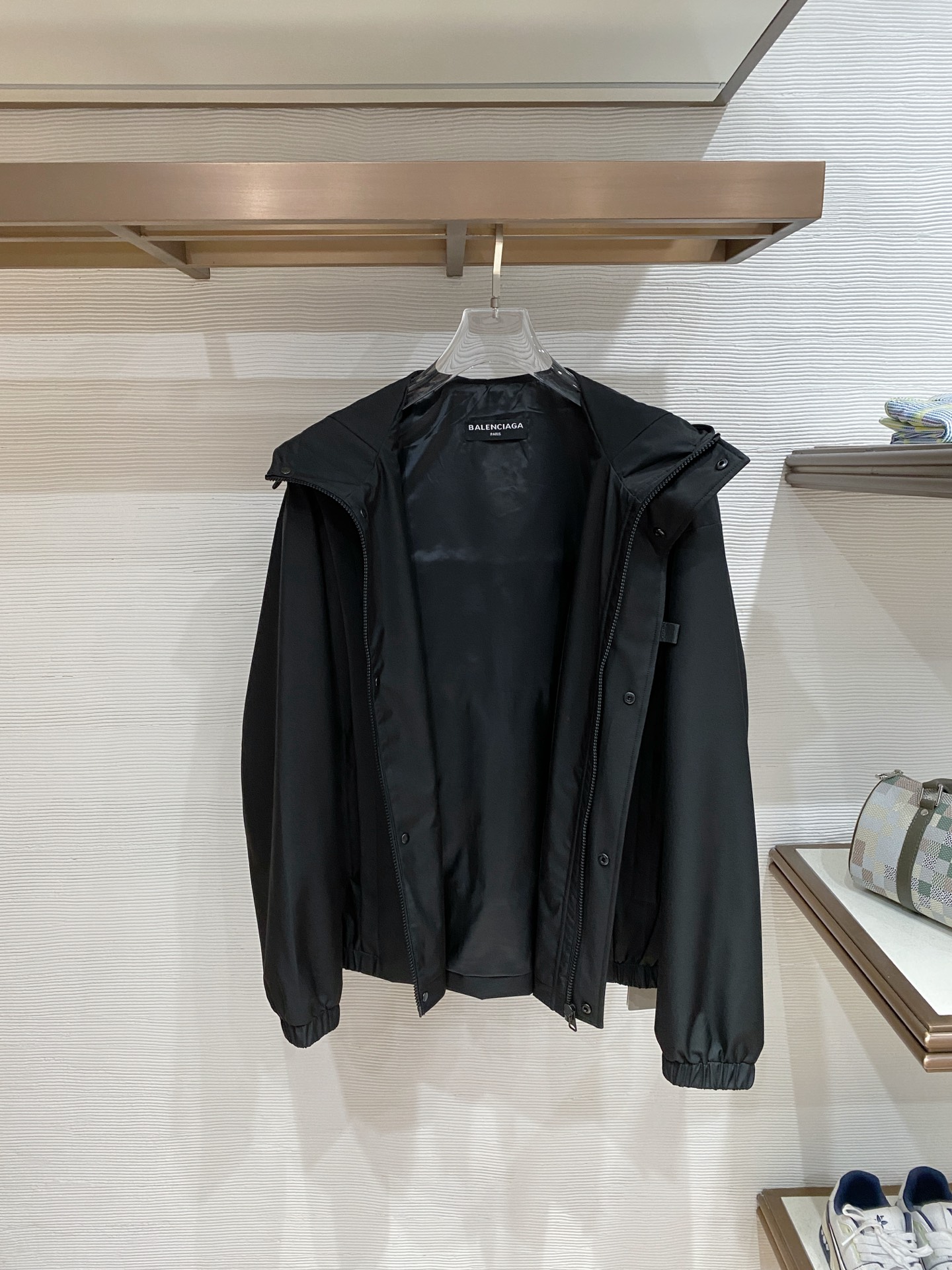 Balenciaga 巴黎世家 2026ss春季新款连帽夹克外套全高端版本！高定专柜面料辅料，透气舒适度