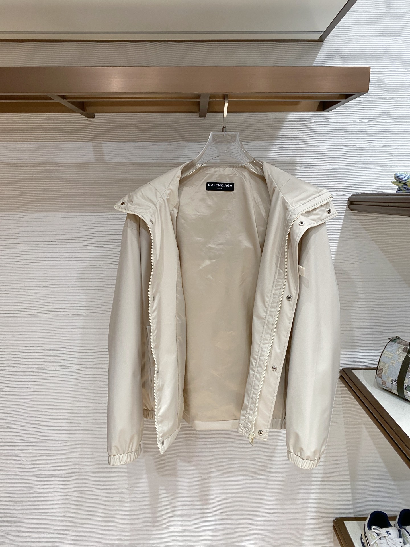 Balenciaga 巴黎世家 2026ss春季新款连帽夹克外套全高端版本！高定专柜面料辅料，透气舒适度