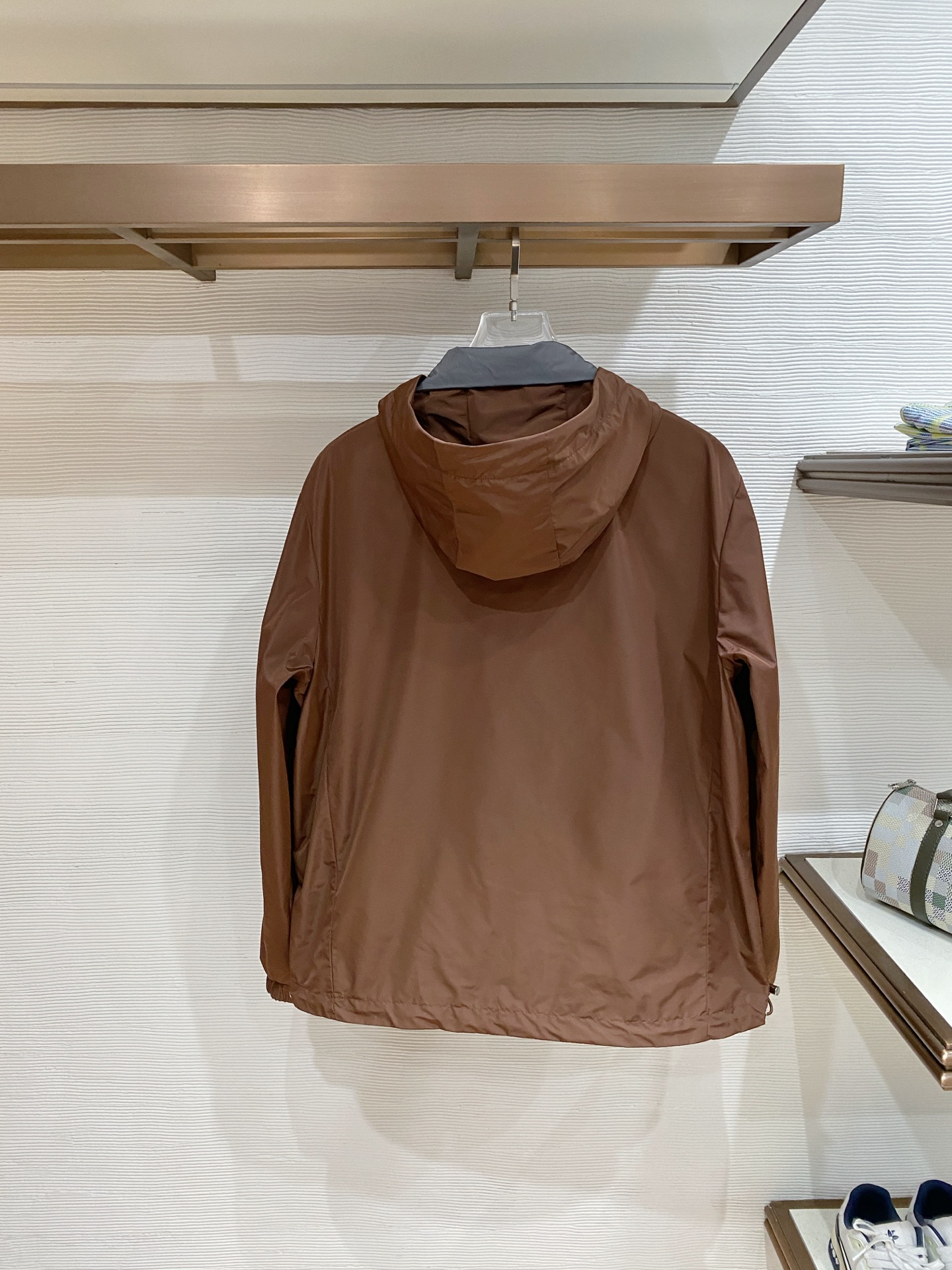 Prada 普拉达 2026ss春季新款连帽夹克外套全高端版本！高定专柜面料辅料，透气舒适度高，细节无可