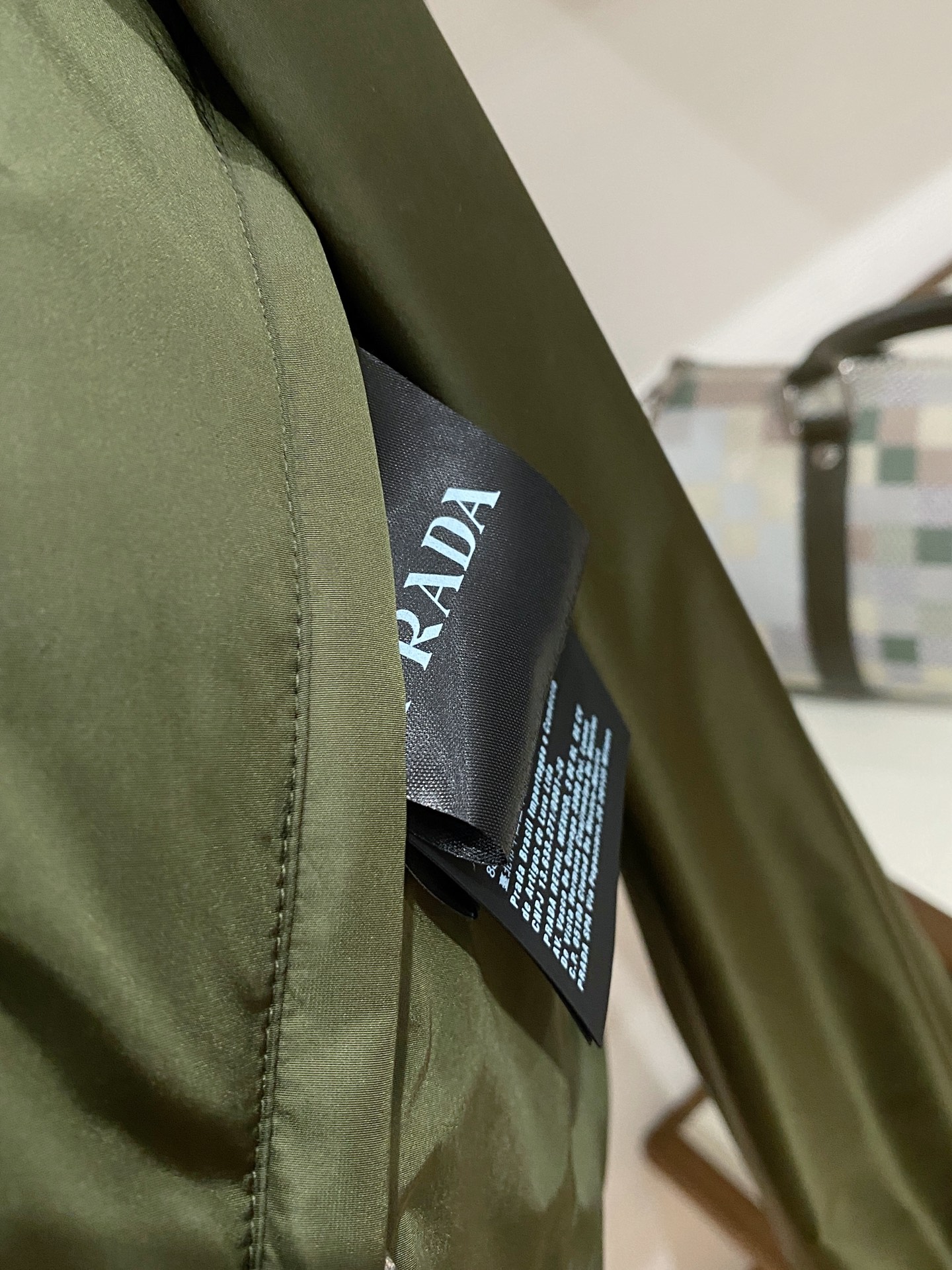 Prada 普拉达 2026ss春季新款连帽夹克外套全高端版本！高定专柜面料辅料，透气舒适度高，细节无可