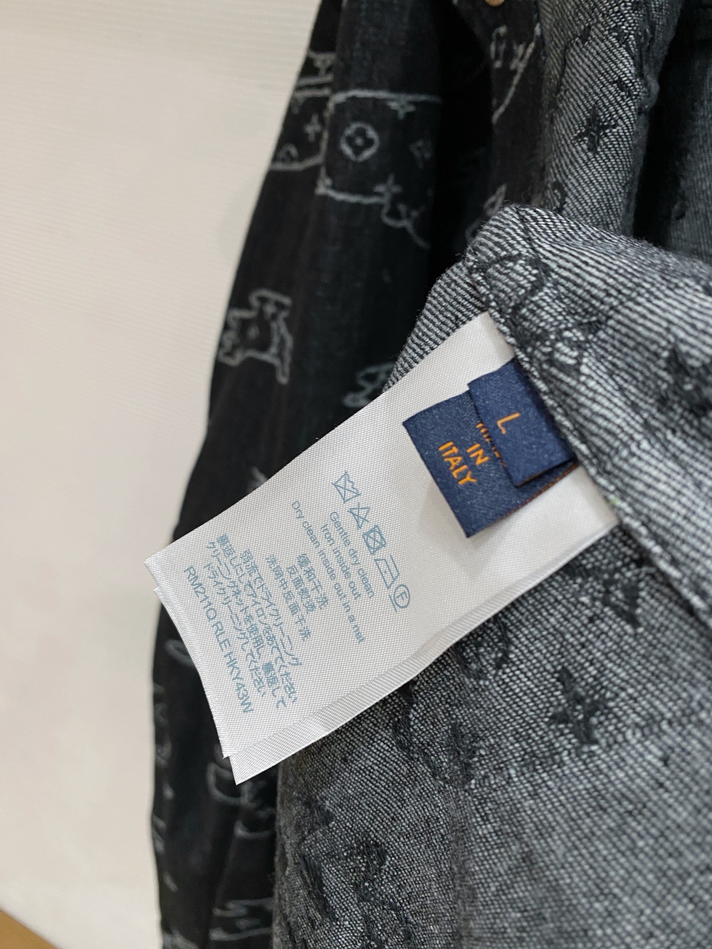 LV 2026ss春季新款夹克牛仔外套全高端版本！高定专柜面料辅料，透气舒适度高，细节无可挑剔，做工考究