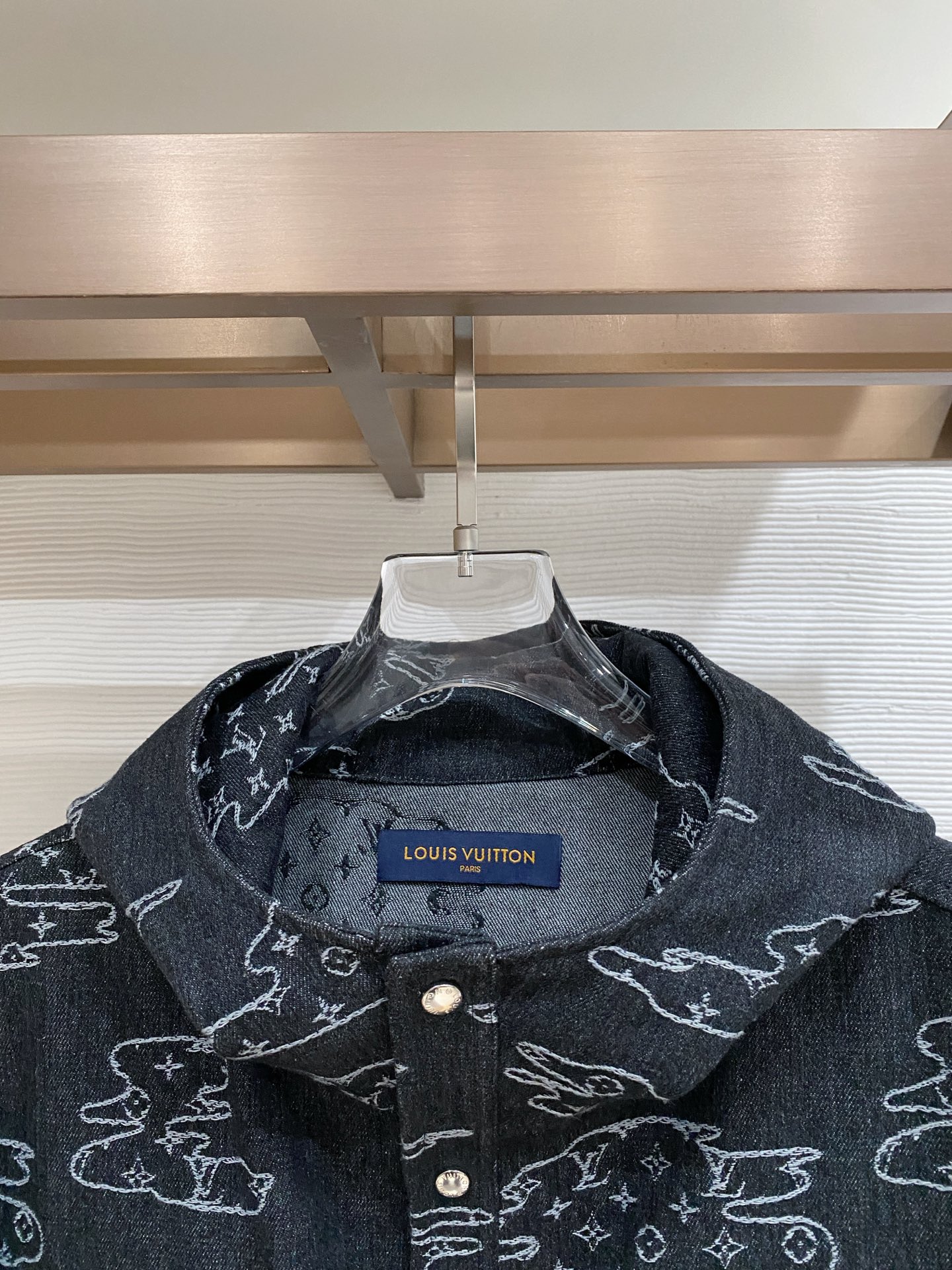 LV 2026ss春季新款夹克牛仔外套全高端版本！高定专柜面料辅料，透气舒适度高，细节无可挑剔，做工考究