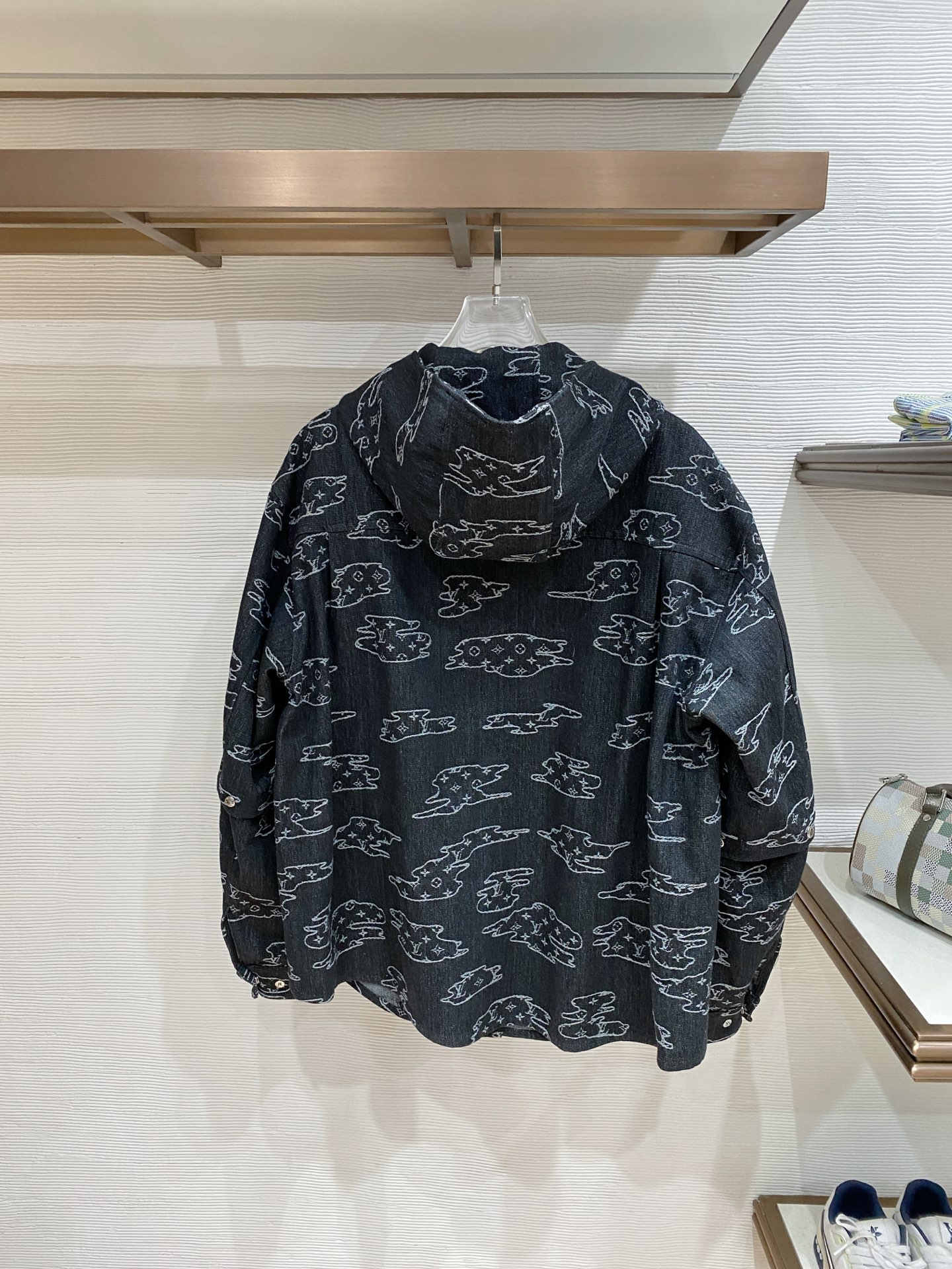 LV 2026ss春季新款夹克牛仔外套全高端版本！高定专柜面料辅料，透气舒适度高，细节无可挑剔，做工考究