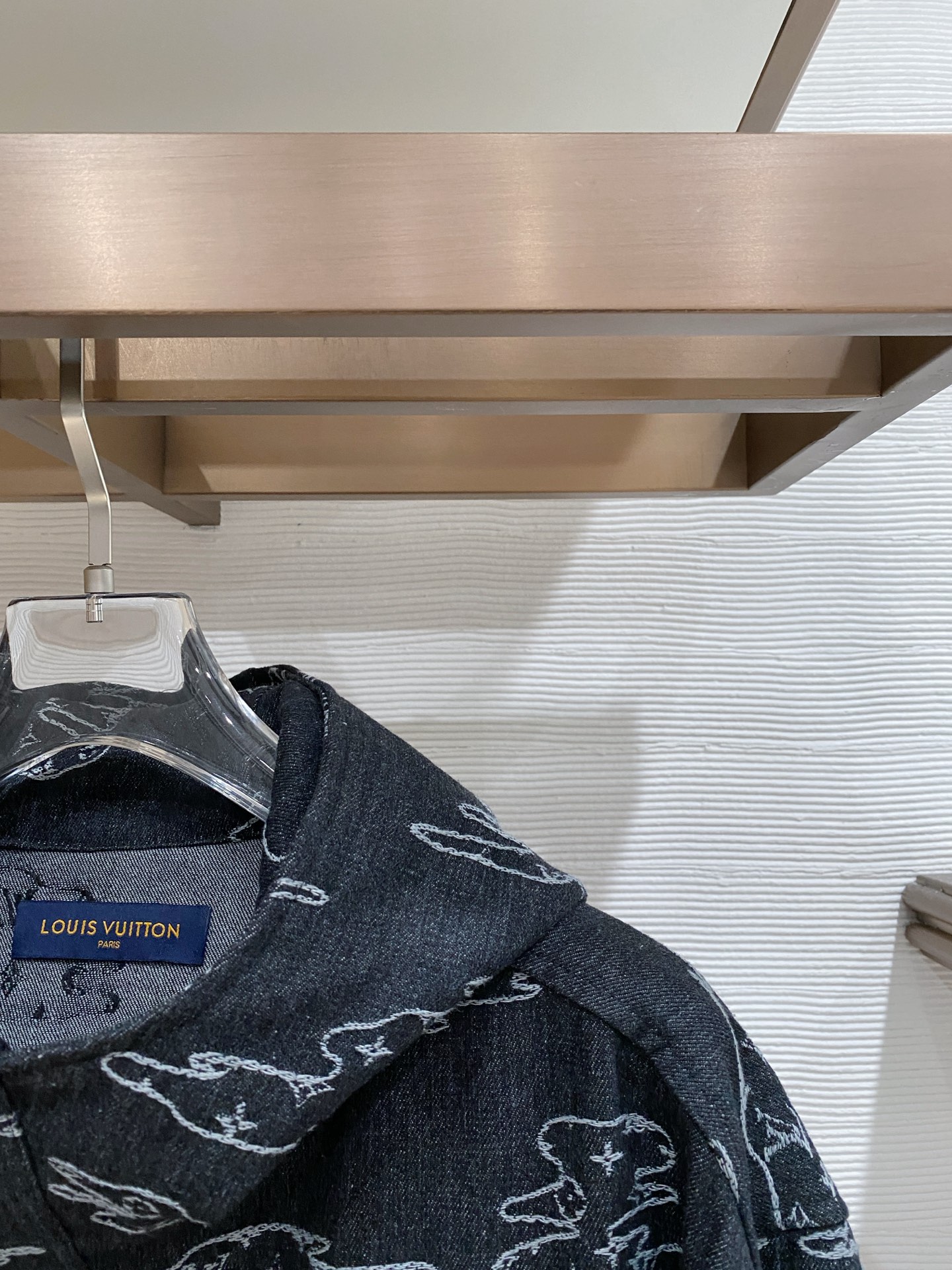 LV 2026ss春季新款夹克牛仔外套全高端版本！高定专柜面料辅料，透气舒适度高，细节无可挑剔，做工考究