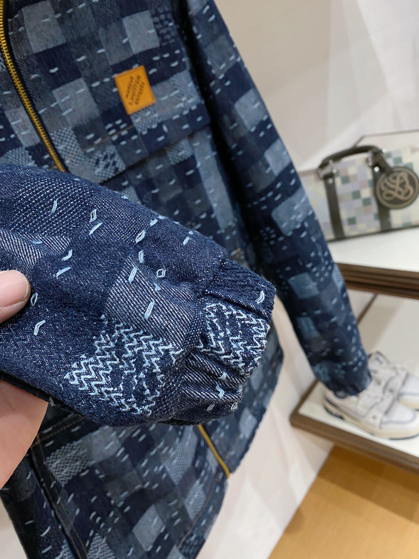 LV 2026ss春季新款夹克外套全高端版本！高定专柜面料辅料，透气舒适度高，细节无可挑剔，做工考究工艺