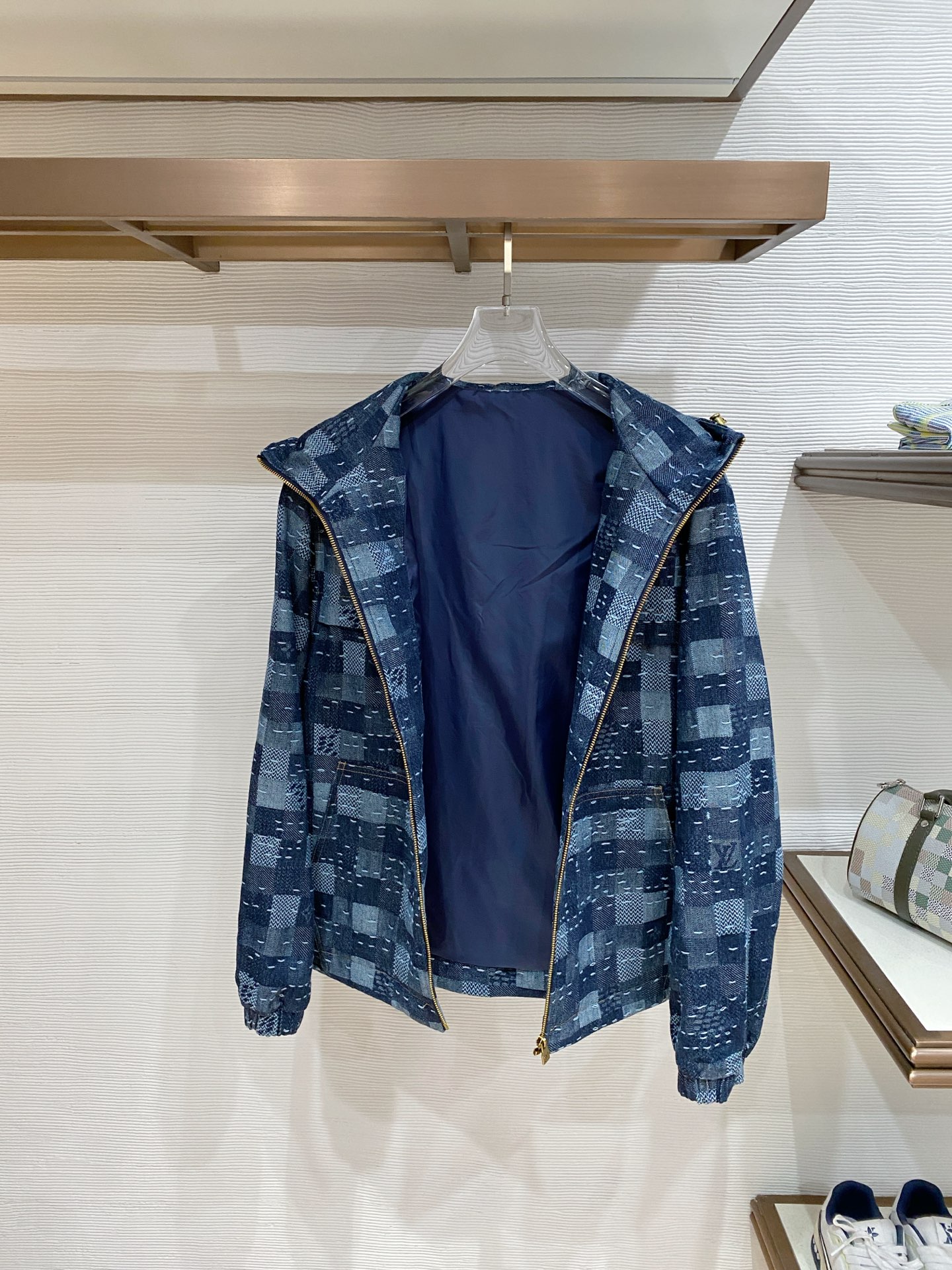 LV 2026ss春季新款夹克外套全高端版本！高定专柜面料辅料，透气舒适度高，细节无可挑剔，做工考究工艺