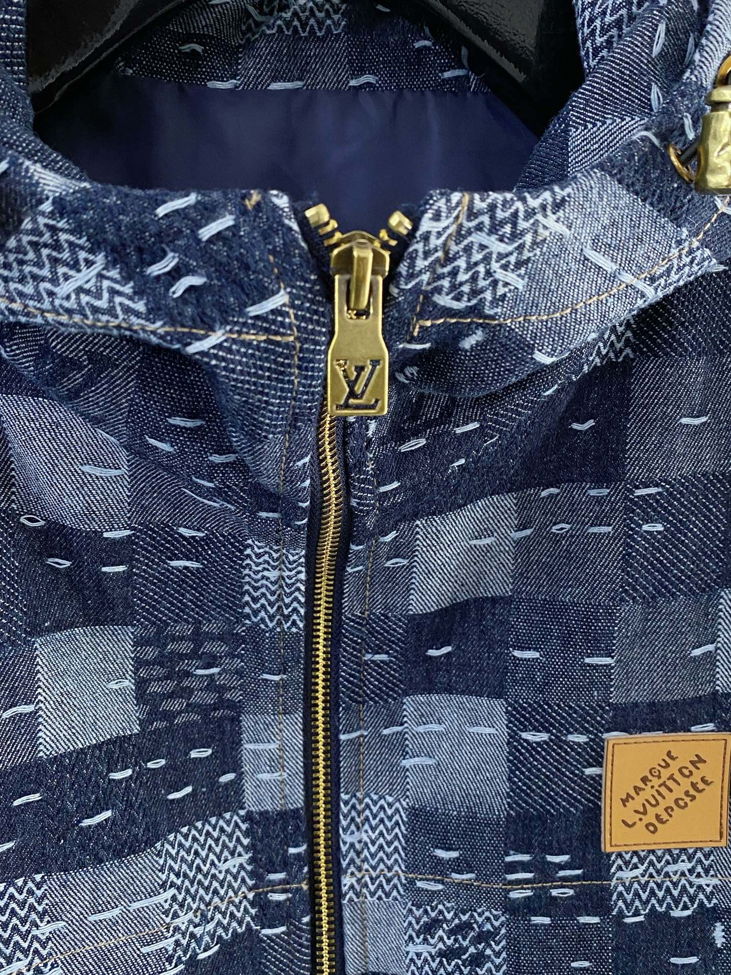 LV 2026ss春季新款夹克外套全高端版本！高定专柜面料辅料，透气舒适度高，细节无可挑剔，做工考究工艺