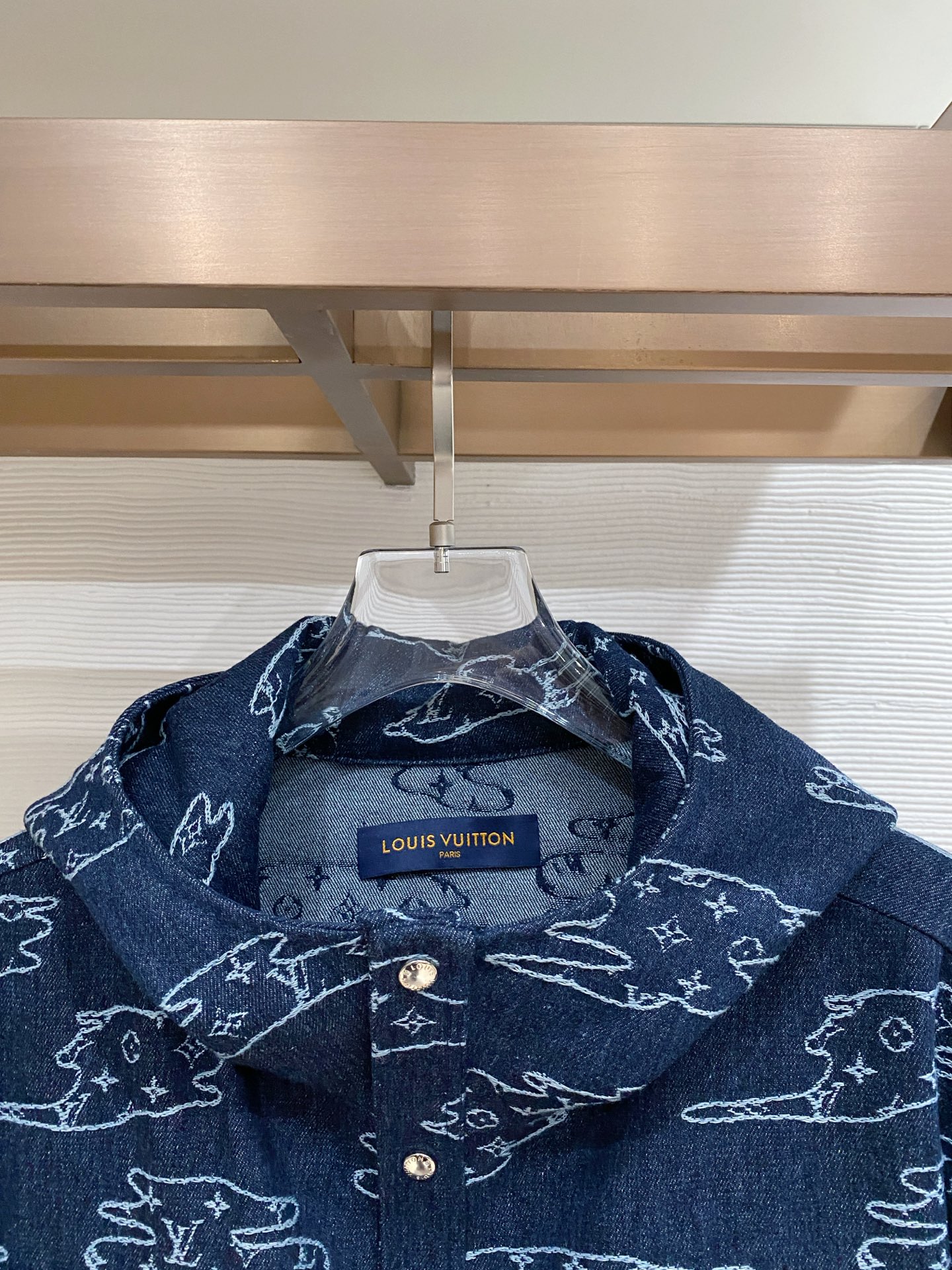 LV 2026ss春季新款夹克牛仔外套全高端版本！高定专柜面料辅料，透气舒适度高，细节无可挑剔，做工考究