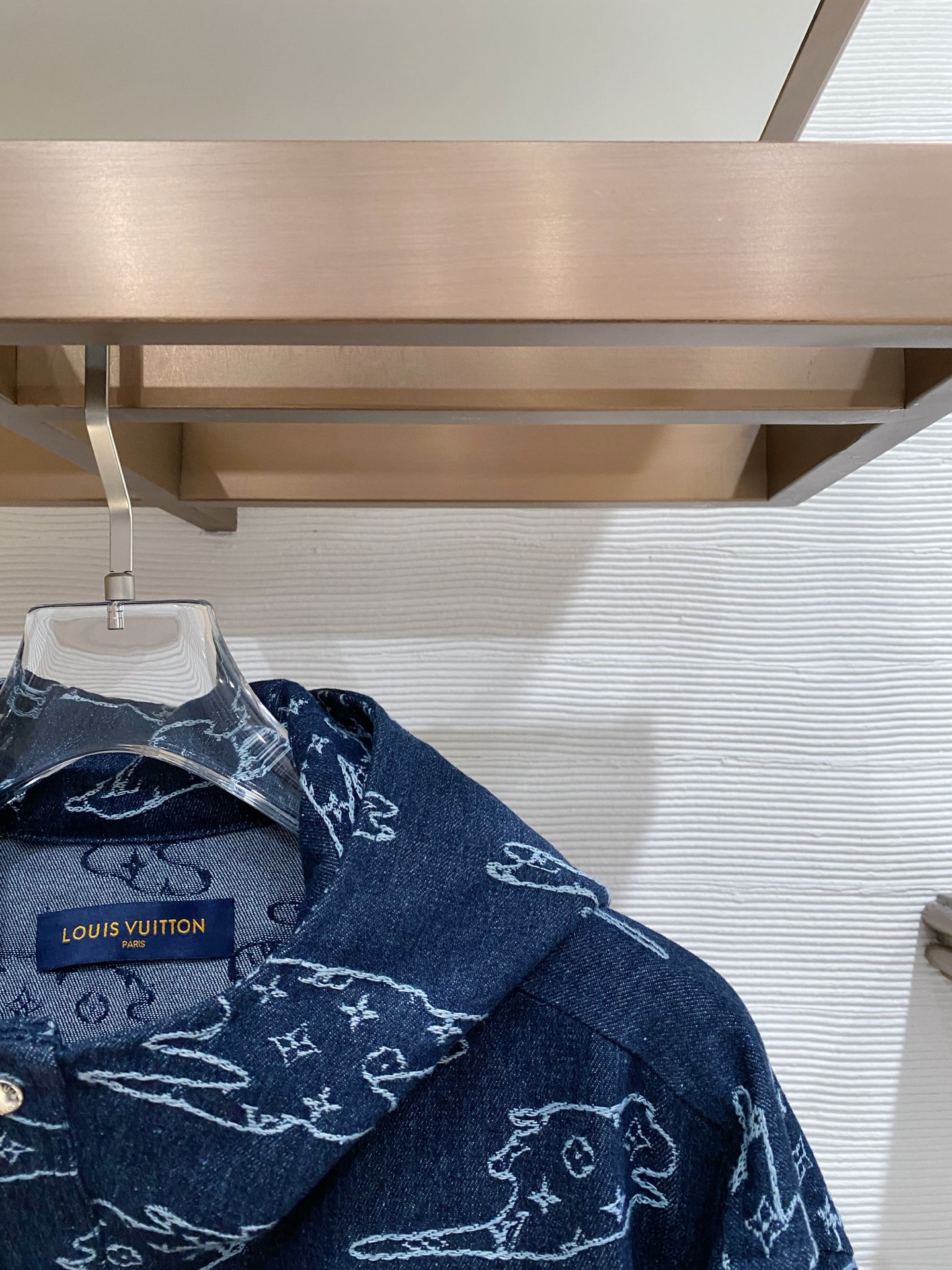 LV 2026ss春季新款夹克牛仔外套全高端版本！高定专柜面料辅料，透气舒适度高，细节无可挑剔，做工考究