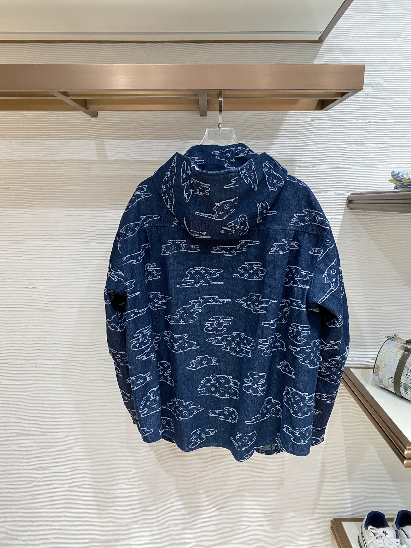 LV 2026ss春季新款夹克牛仔外套全高端版本！高定专柜面料辅料，透气舒适度高，细节无可挑剔，做工考究