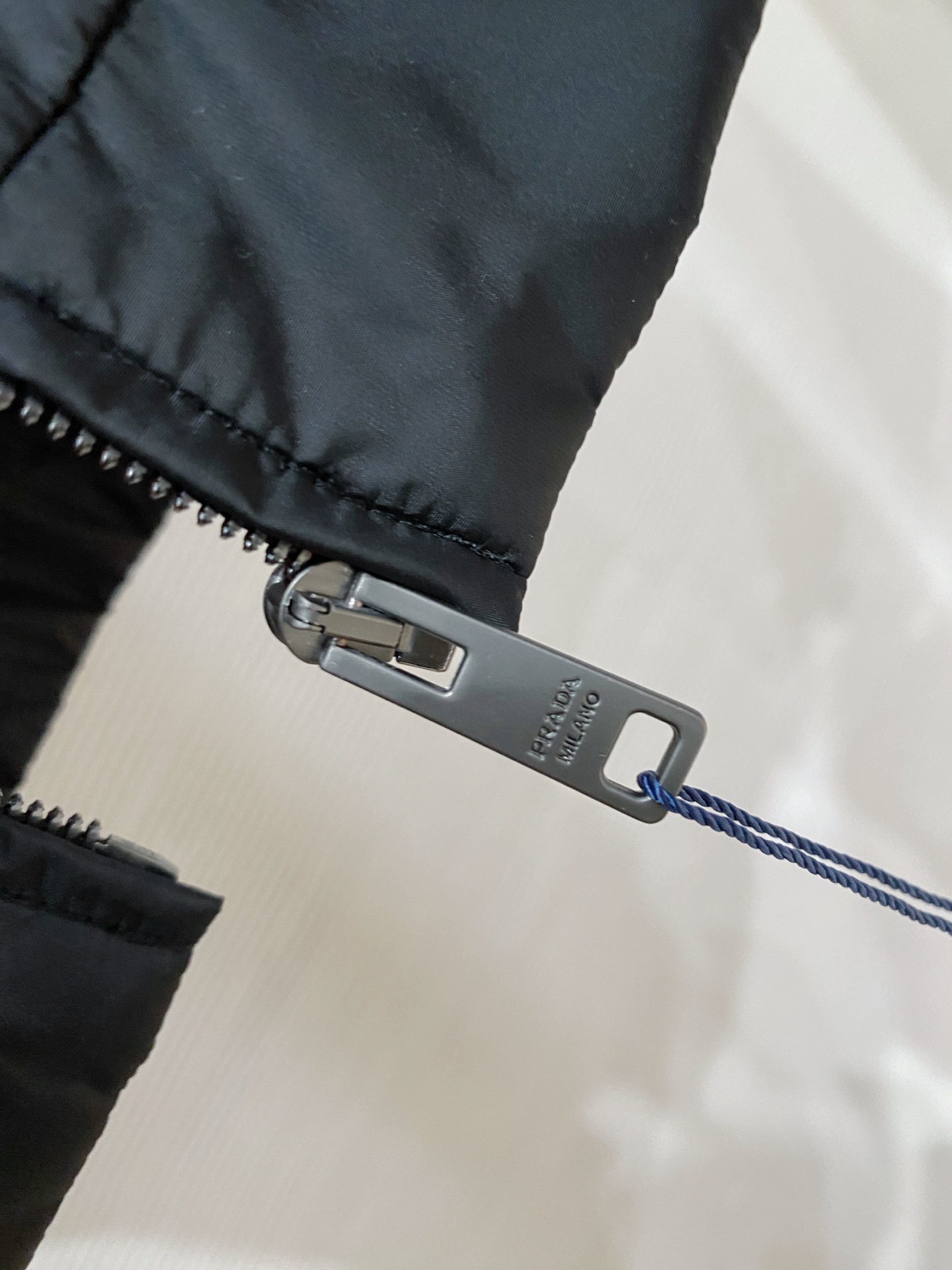 Prada 普拉达 2026ss春季新款翻领夹克外套全高端版本！高定专柜面料辅料，透气舒适度高，细节无可