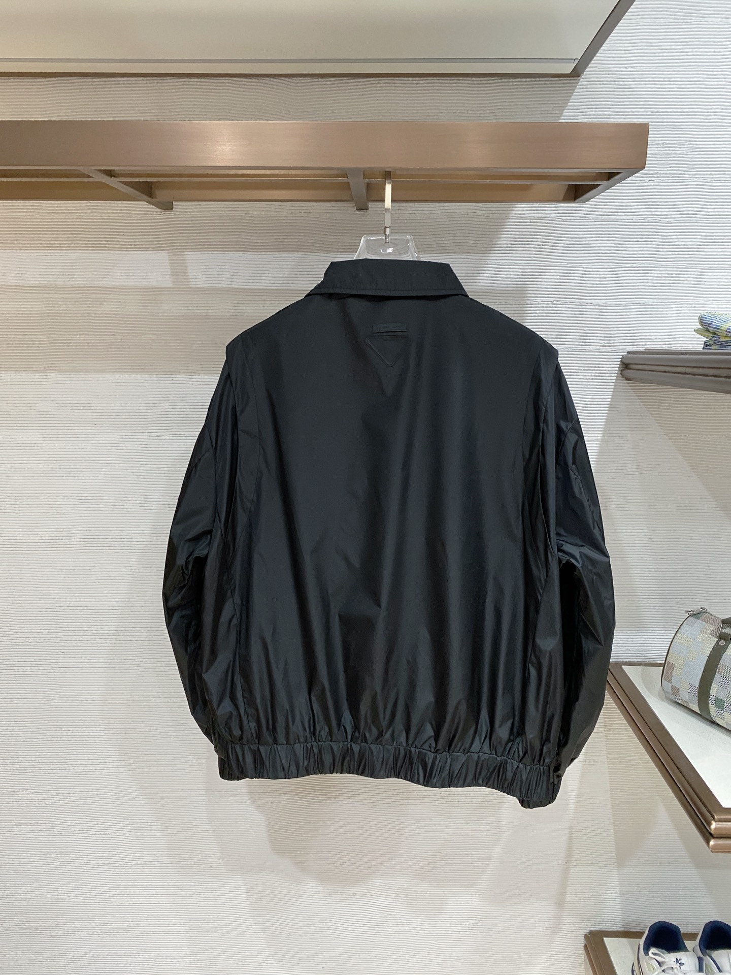 Prada 普拉达 2026ss春季新款翻领夹克外套全高端版本！高定专柜面料辅料，透气舒适度高，细节无可