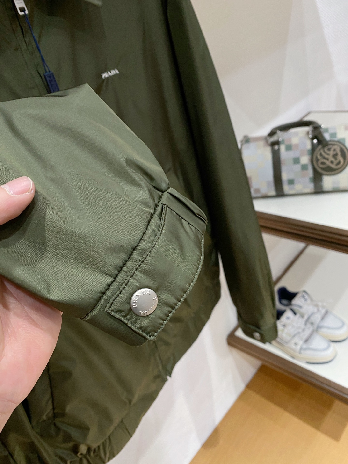 Prada 普拉达 2026ss春季新款翻领夹克外套全高端版本！高定专柜面料辅料，透气舒适度高，细节无可