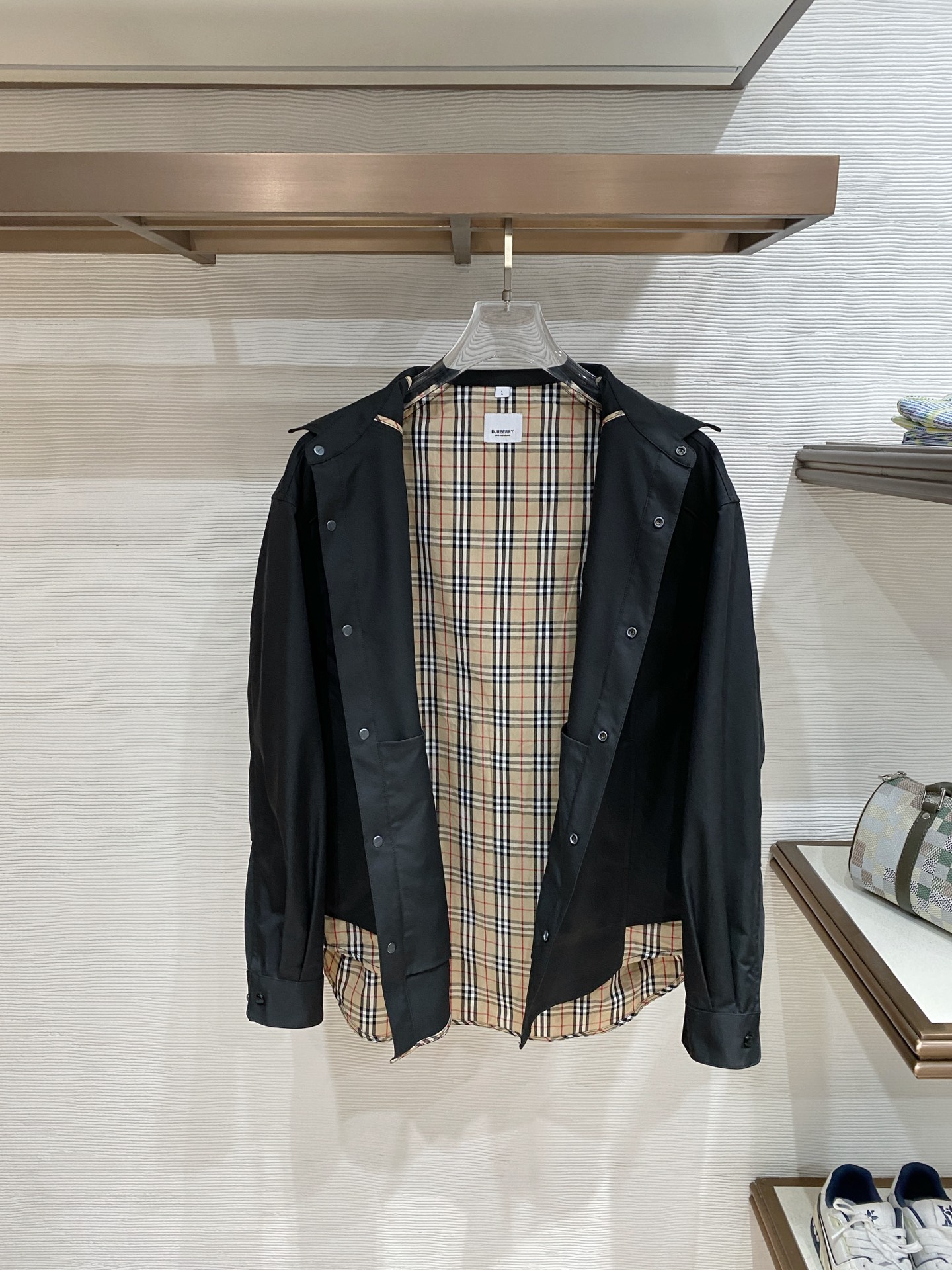 Burberry 巴宝莉2026ss春季新款夹克外套全高端版本！高定专柜面料辅料，透气舒适度高，细节无可