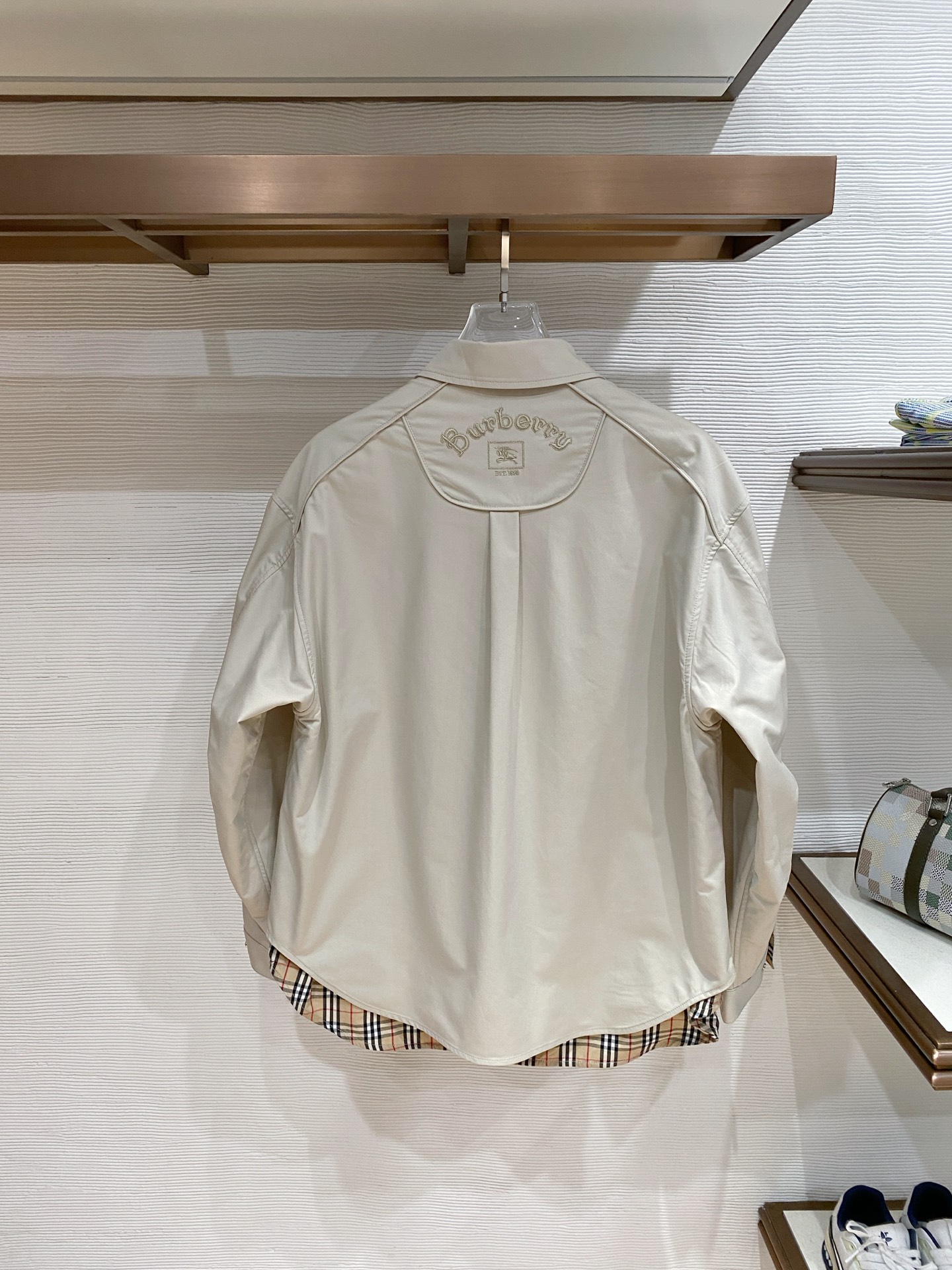 Burberry 巴宝莉2026ss春季新款夹克外套全高端版本！高定专柜面料辅料，透气舒适度高，细节无可