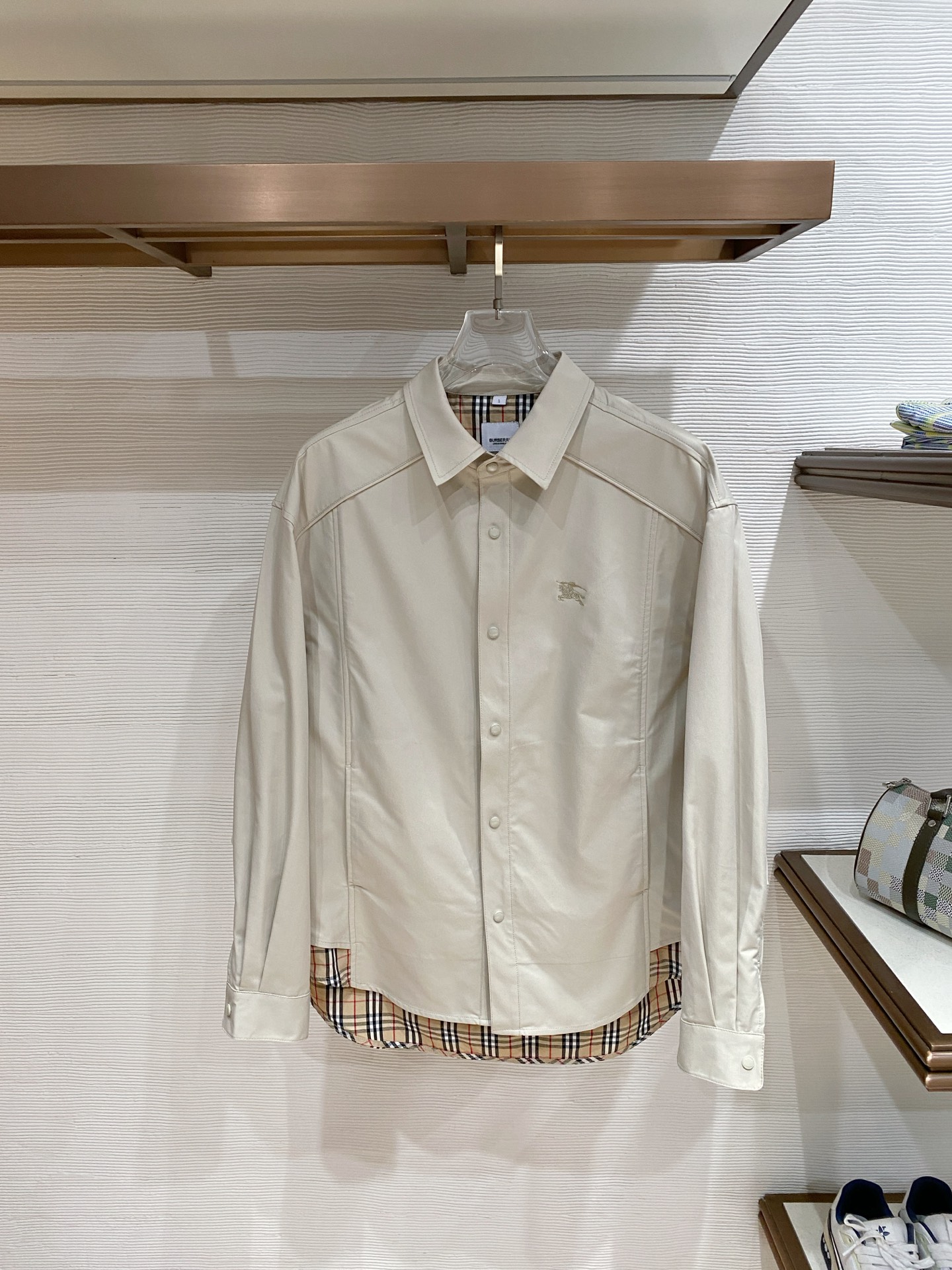 Burberry 巴宝莉2026ss春季新款夹克外套全高端版本！高定专柜面料辅料，透气舒适度高，细节无可