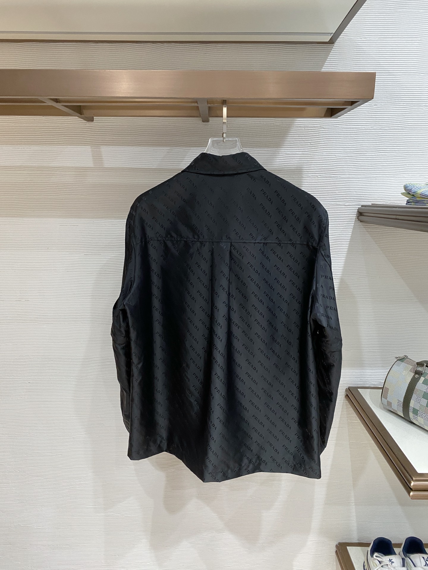 Prada 普拉达 2026ss春季新款夹克外套全高端版本！高定专柜面料辅料，透气舒适度高，细节无可挑剔