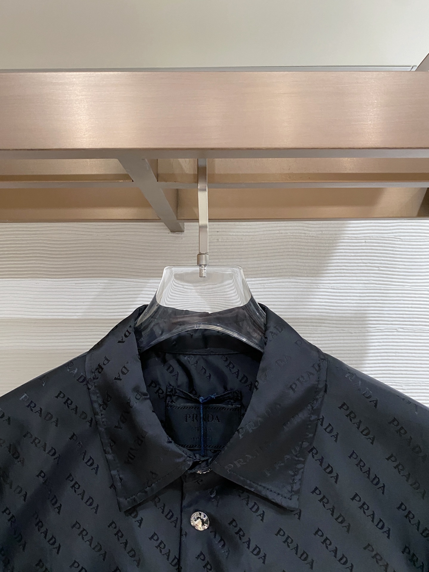 Prada 普拉达 2026ss春季新款夹克外套全高端版本！高定专柜面料辅料，透气舒适度高，细节无可挑剔