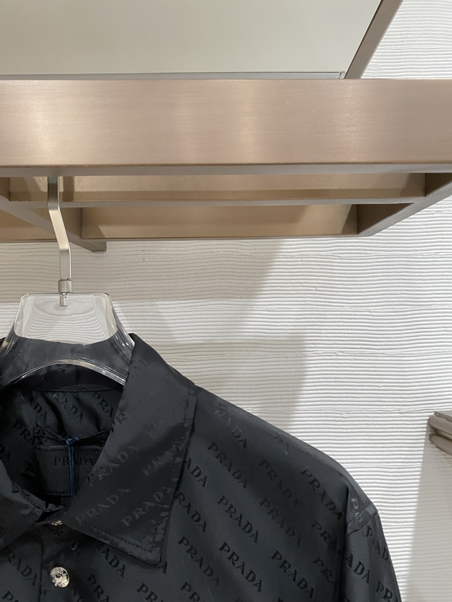 Prada 普拉达 2026ss春季新款夹克外套全高端版本！高定专柜面料辅料，透气舒适度高，细节无可挑剔