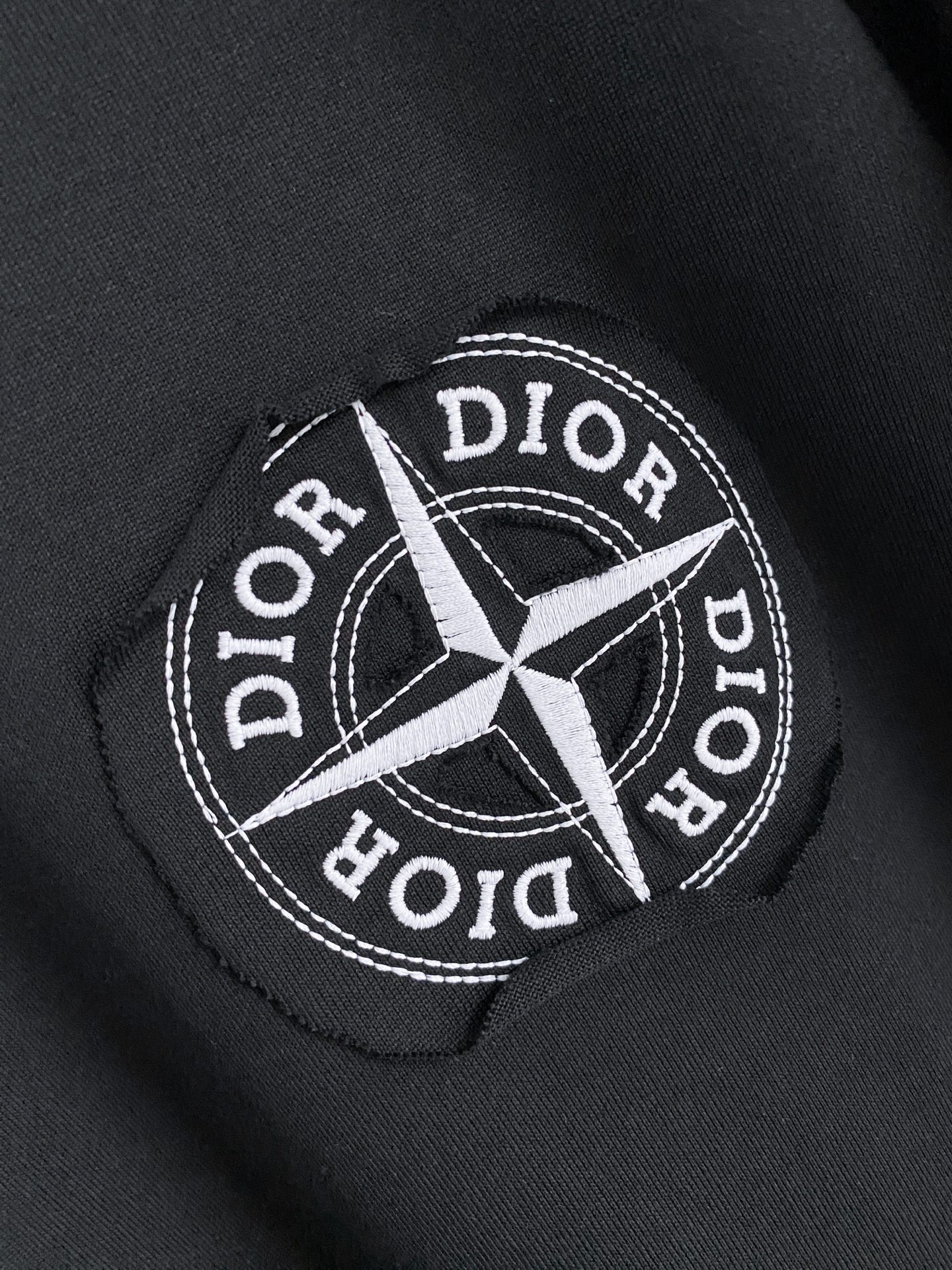 。diro石头岛🌟精品系列🌟2026春夏新款首发专柜最新款短袖圆领T恤 高端订制 设计前卫时尚！品牌lo