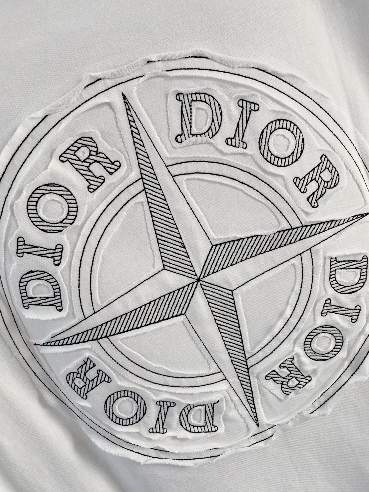 。diro石头岛🌟精品系列🌟2026春夏新款首发专柜最新款短袖圆领T恤 高端订制 设计前卫时尚！品牌lo