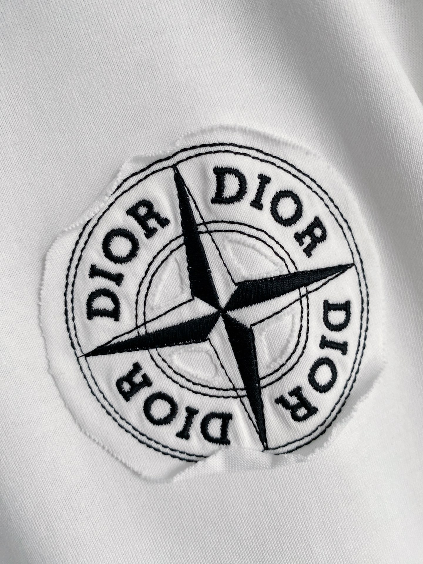 。diro石头岛🌟精品系列🌟2026春夏新款首发专柜最新款短袖圆领T恤 高端订制 设计前卫时尚！品牌lo