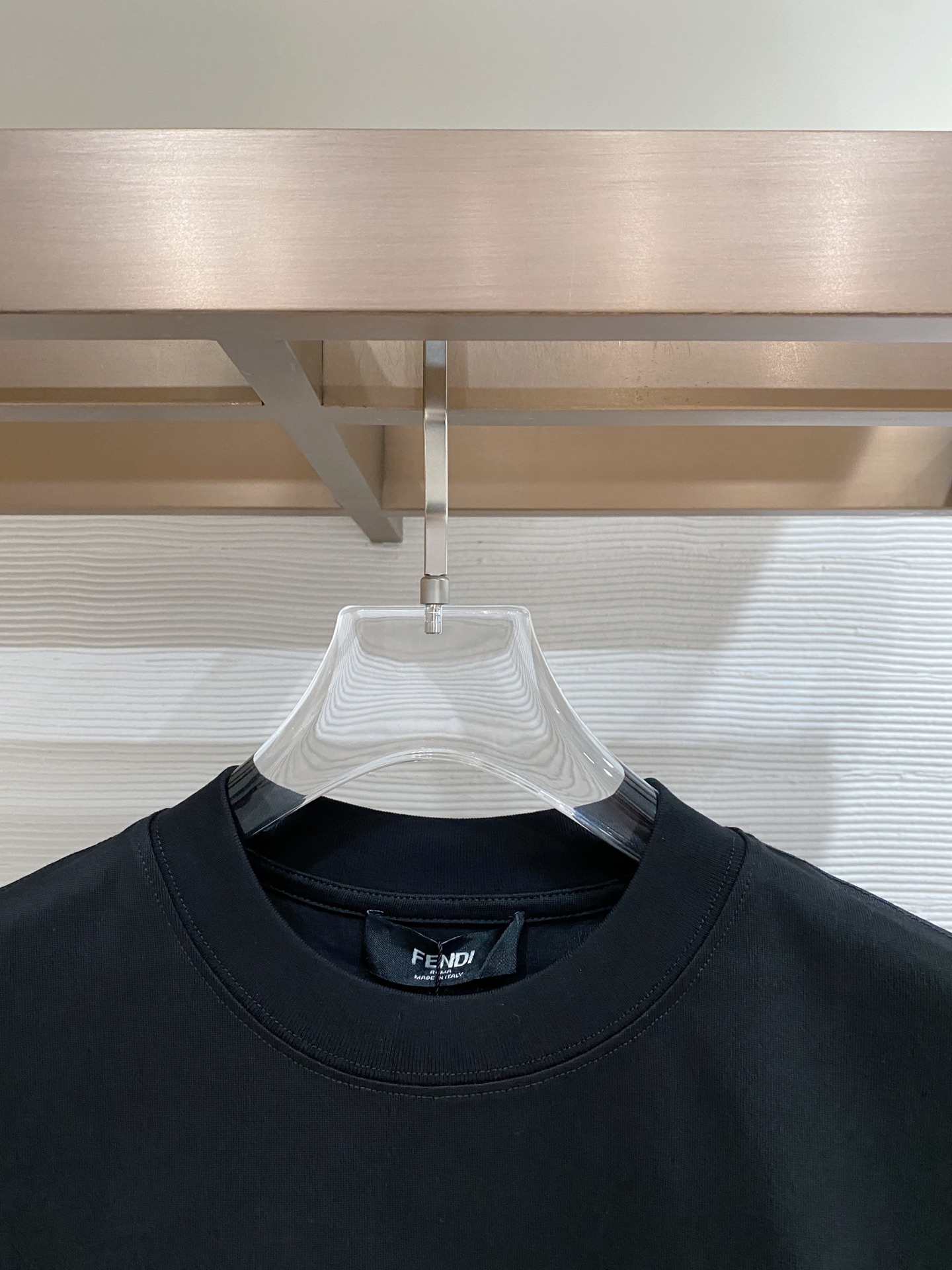 。FD🌟精品系列🌟2026春夏新款首发专柜最新款短袖圆领T恤 高端订制 设计前卫时尚！品牌logo重工艺