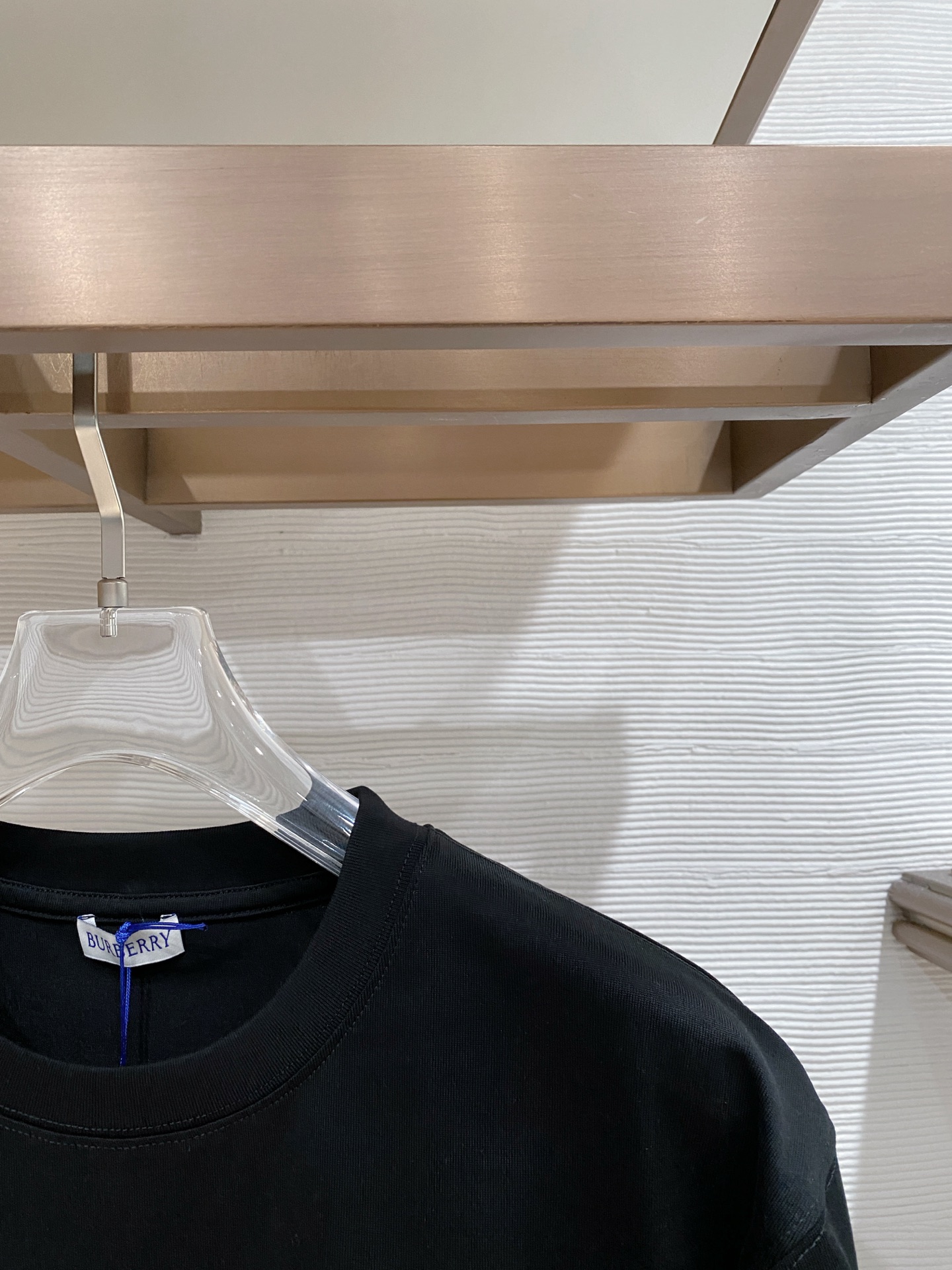 。巴宝莉🌟精品系列🌟2026春夏新款首发专柜最新款短袖圆领T恤 高端订制 设计前卫时尚！品牌logo重工