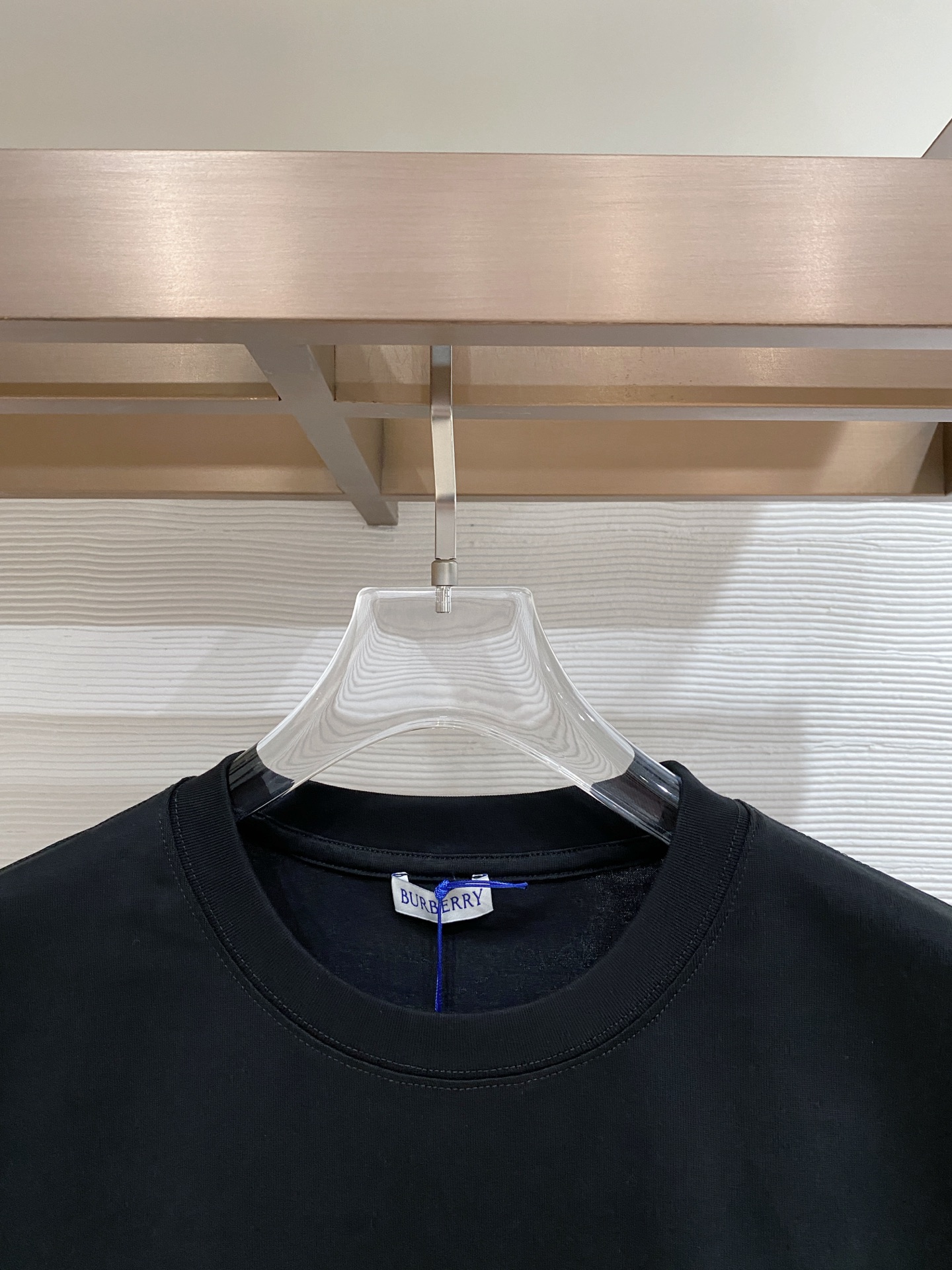 。巴宝莉🌟精品系列🌟2026春夏新款首发专柜最新款短袖圆领T恤 高端订制 设计前卫时尚！品牌logo重工