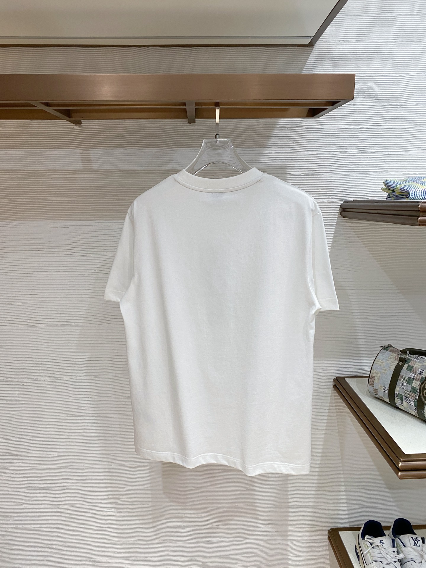 。FD🌟精品系列🌟2026春夏新款首发专柜最新款短袖圆领T恤 高端订制 设计前卫时尚！品牌logo重工艺