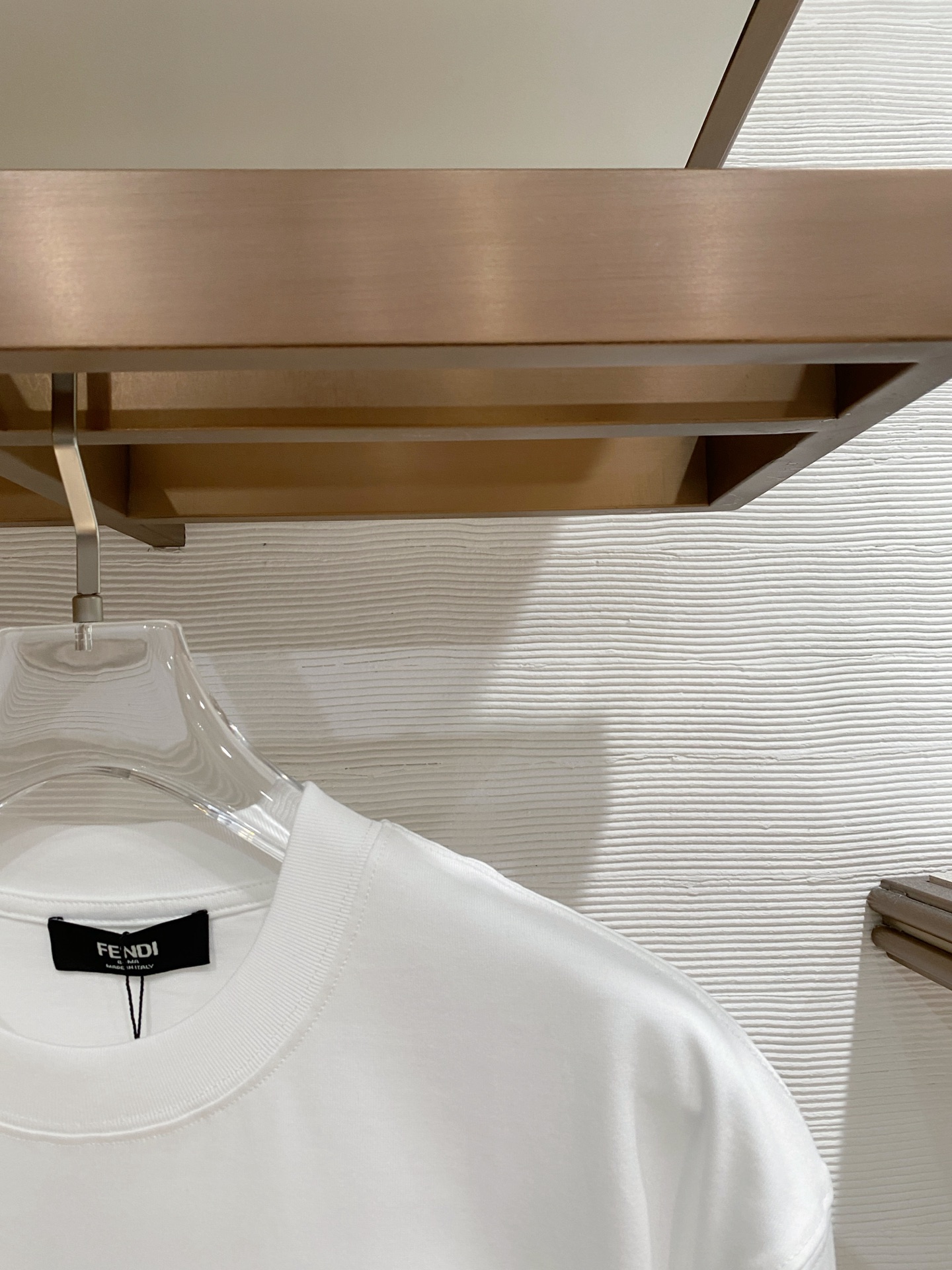 。FD🌟精品系列🌟2026春夏新款首发专柜最新款短袖圆领T恤 高端订制 设计前卫时尚！品牌logo重工艺