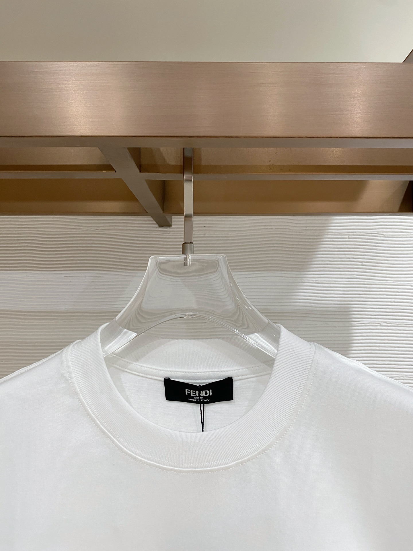 。FD🌟精品系列🌟2026春夏新款首发专柜最新款短袖圆领T恤 高端订制 设计前卫时尚！品牌logo重工艺