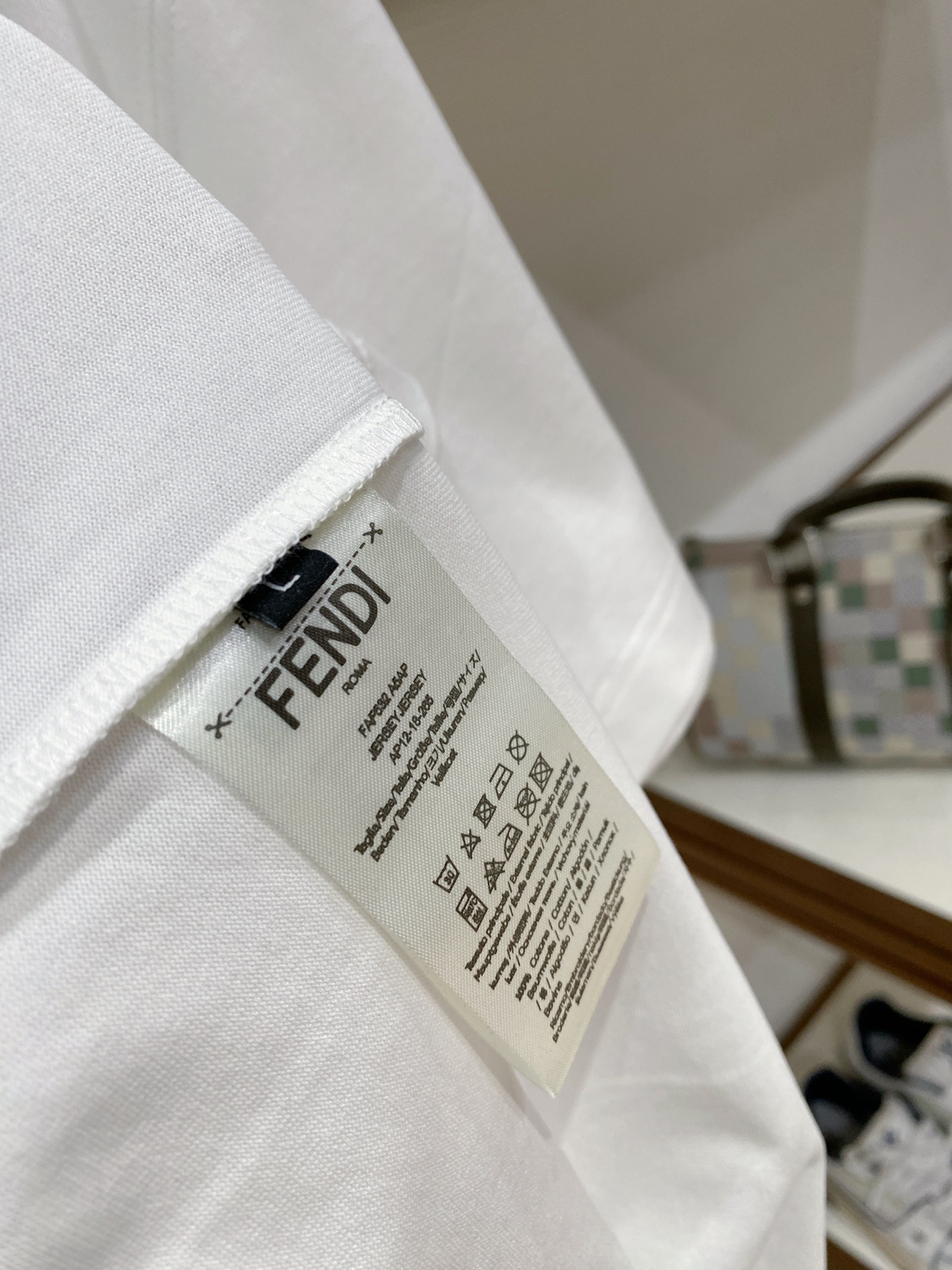 。FD🌟精品系列🌟2026春夏新款首发专柜最新款短袖圆领T恤 高端订制 设计前卫时尚！品牌logo重工艺