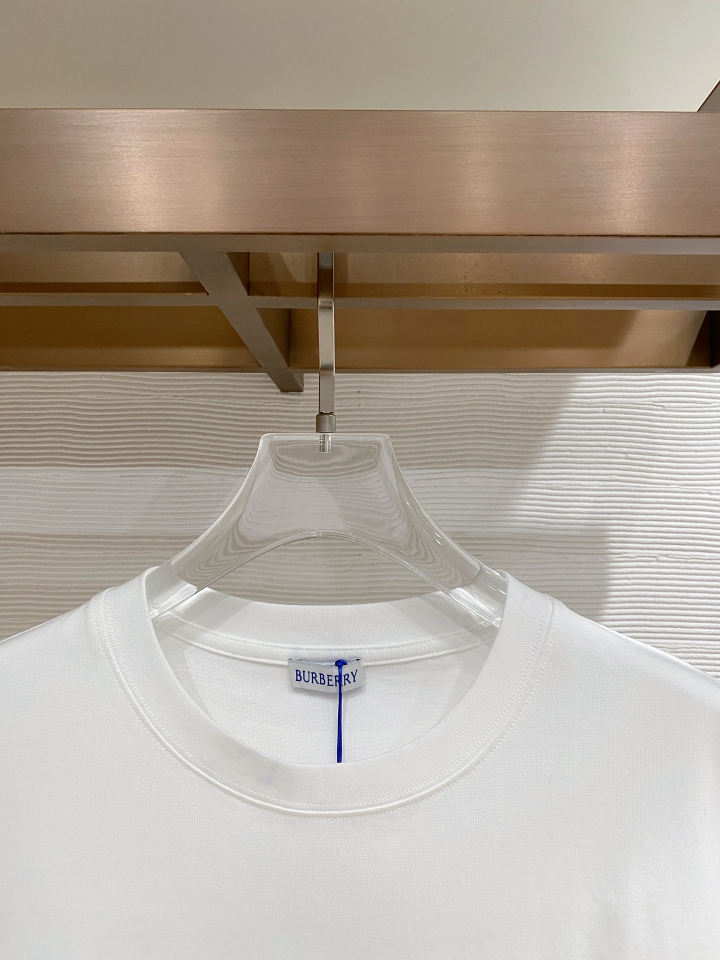 。巴宝莉🌟精品系列🌟2026春夏新款首发专柜最新款短袖圆领T恤 高端订制 设计前卫时尚！品牌logo重工