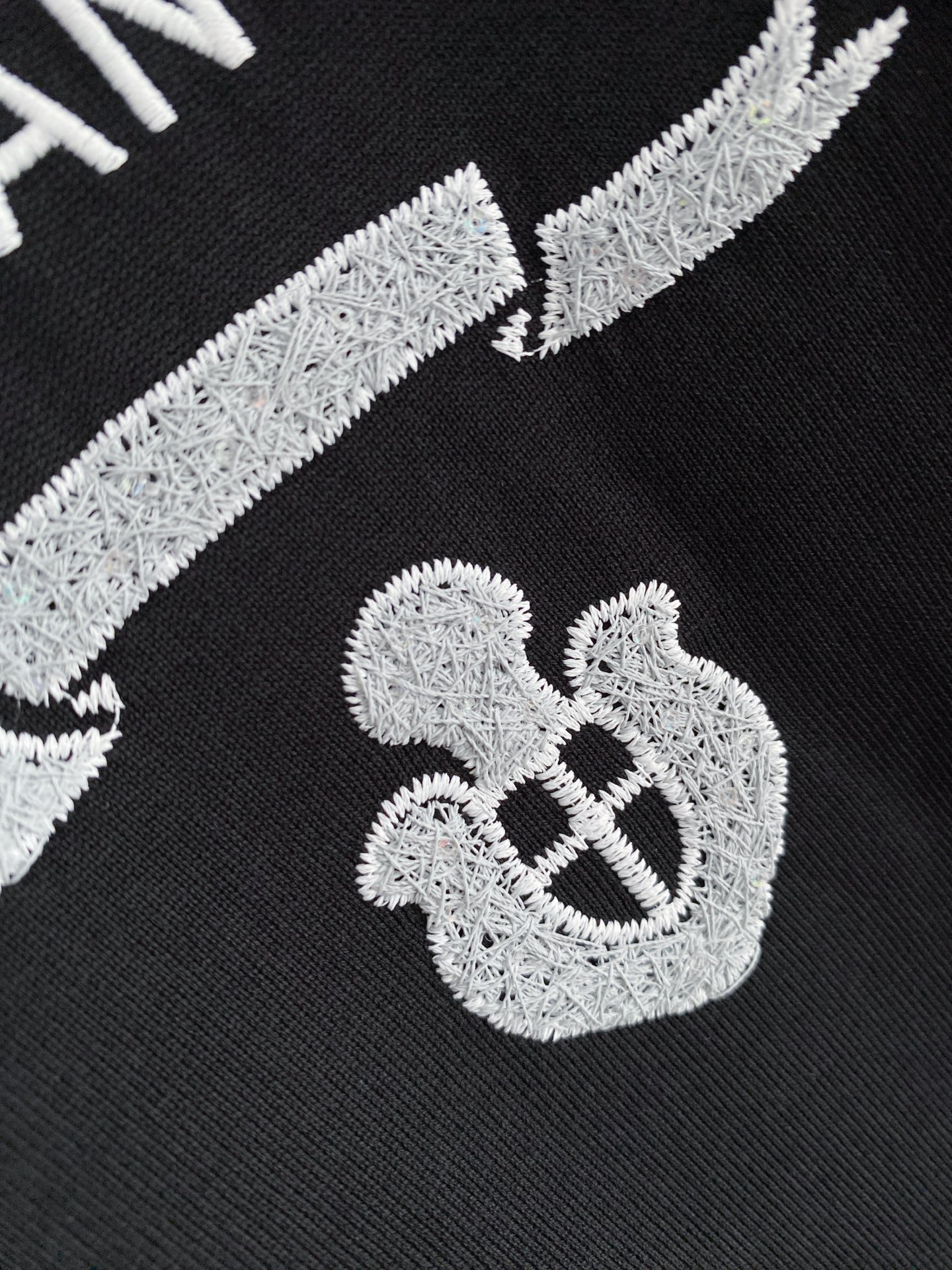 。普拉达🌟精品系列🌟2026春夏新款首发专柜最新款短袖圆领T恤 高端订制 设计前卫时尚！品牌logo重工