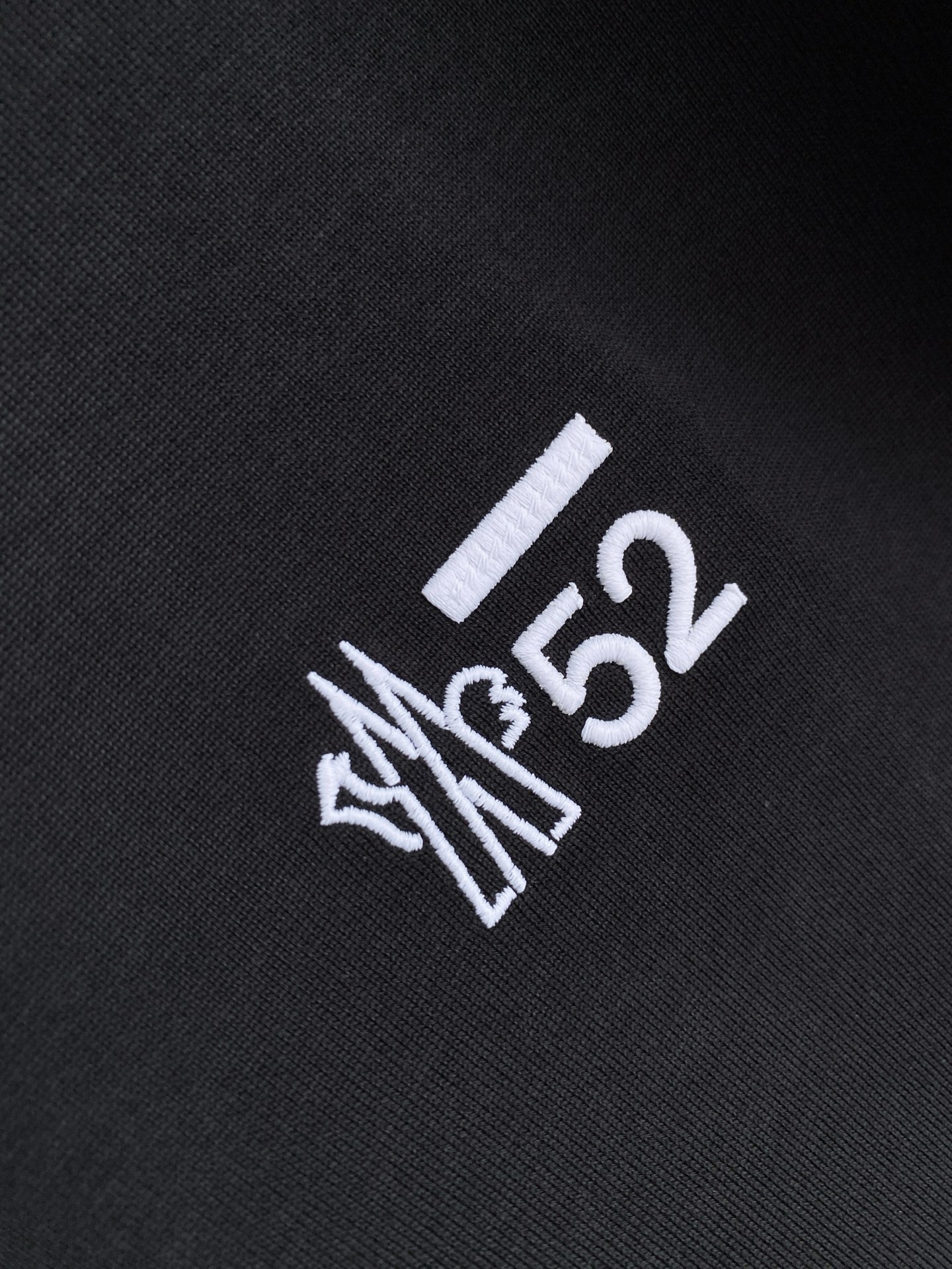 。蒙口🌟精品系列🌟2026春夏新款首发专柜最新款短袖圆领T恤 高端订制 设计前卫时尚！品牌logo重工艺