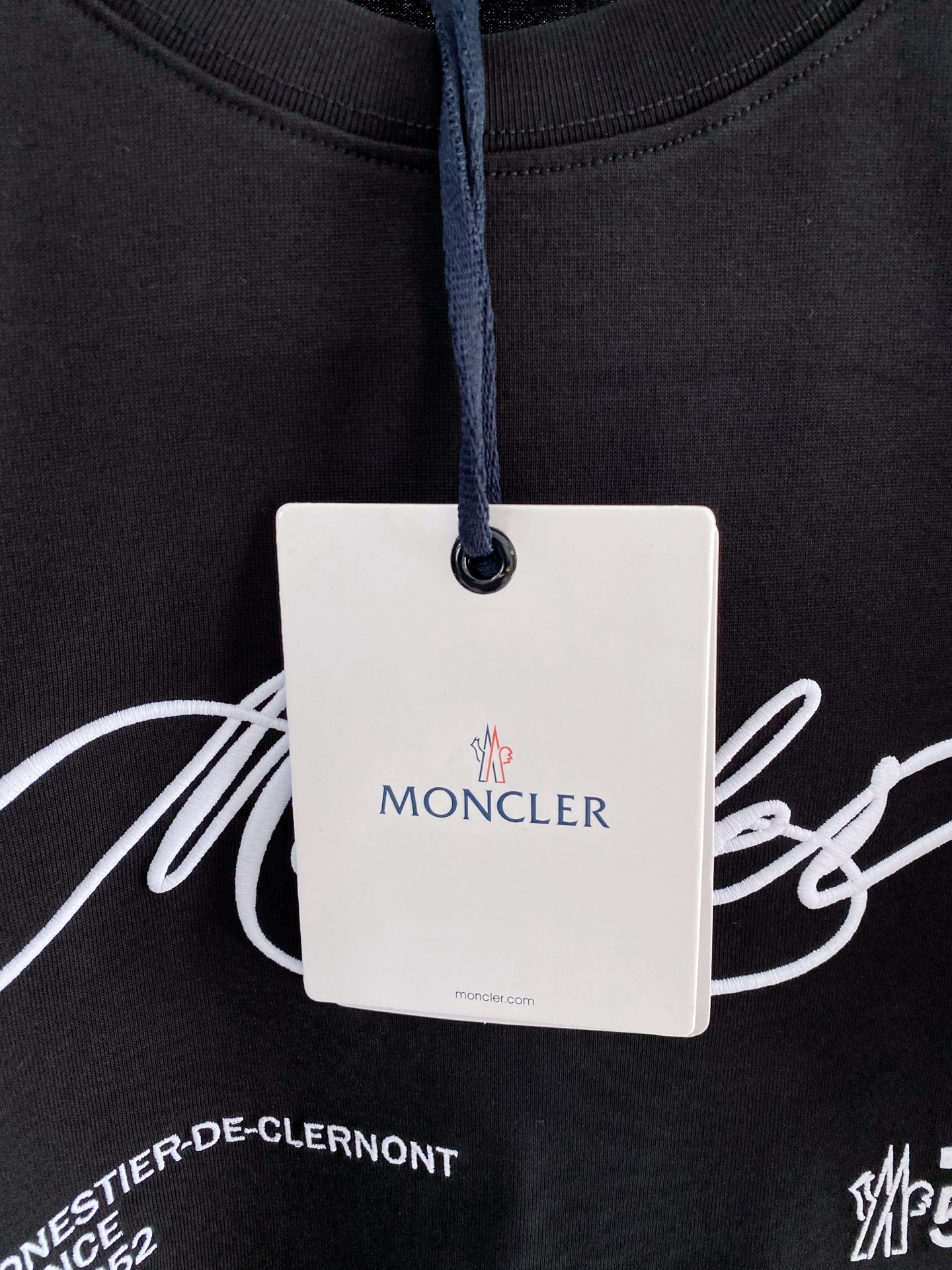 。蒙口🌟精品系列🌟2026春夏新款首发专柜最新款短袖圆领T恤 高端订制 设计前卫时尚！品牌logo重工艺