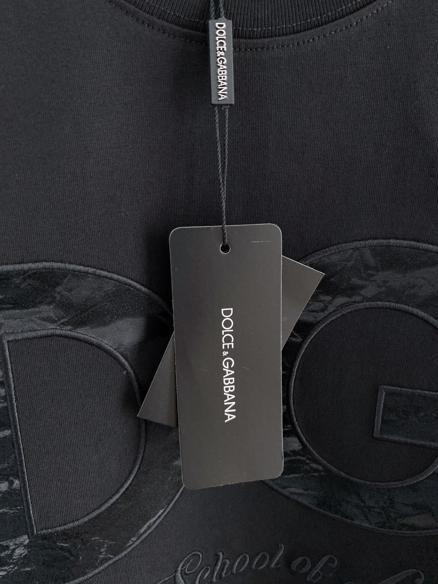 。DG🌟精品系列🌟2026春夏新款首发专柜最新款短袖圆领T恤 高端订制 设计前卫时尚！品牌logo重工艺