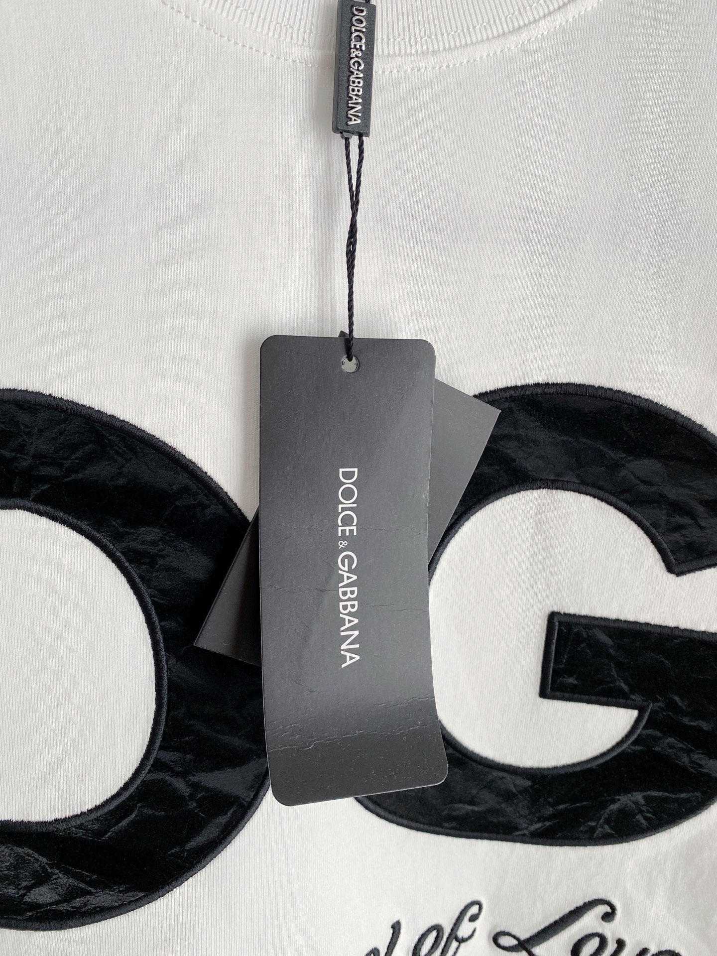 。DG🌟精品系列🌟2026春夏新款首发专柜最新款短袖圆领T恤 高端订制 设计前卫时尚！品牌logo重工艺