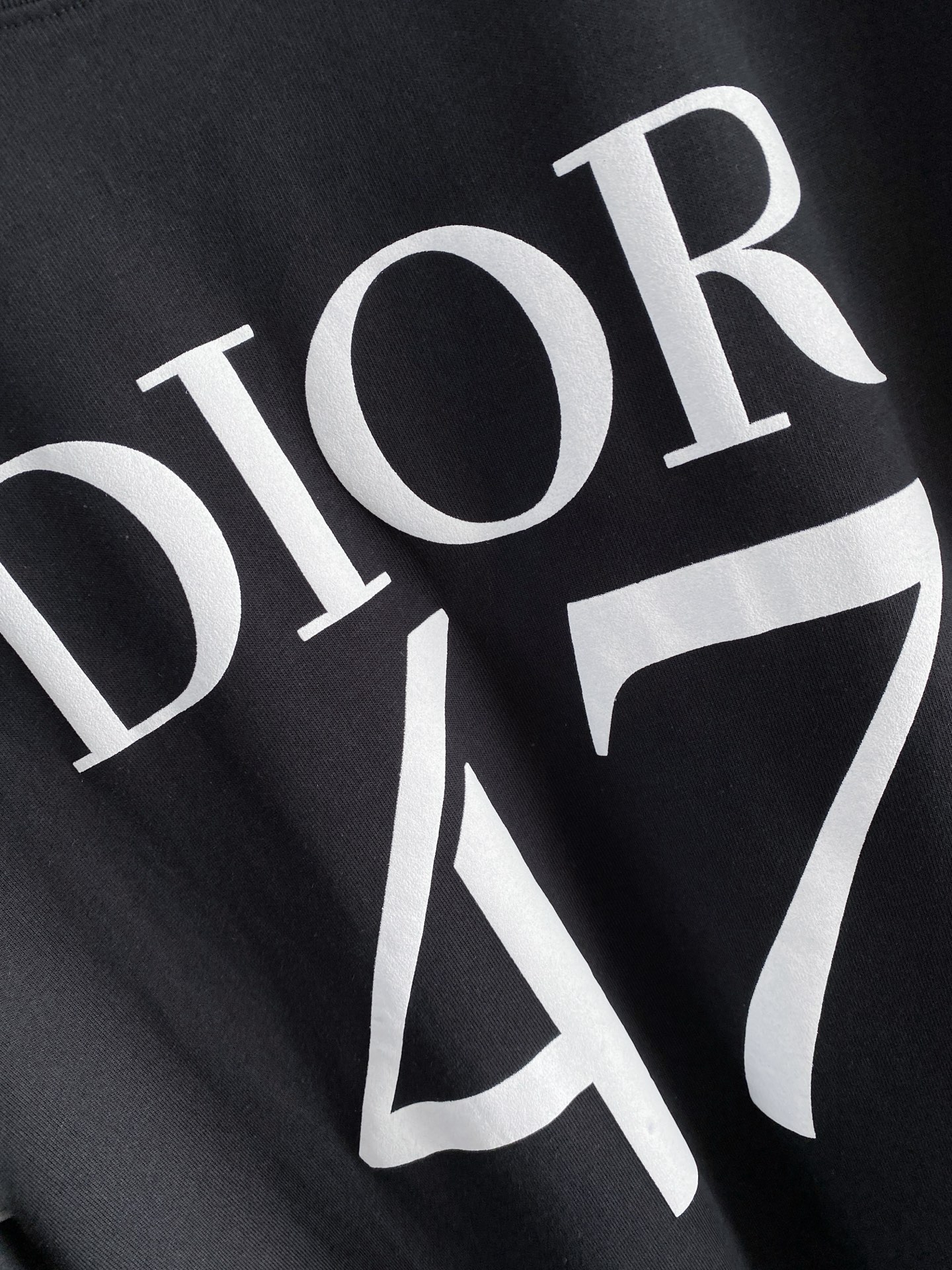 。迪奥*精品系列🌟2026春夏新款首发专柜最新款短袖圆领T恤 高端订制 设计前卫时尚！品牌logo重工艺