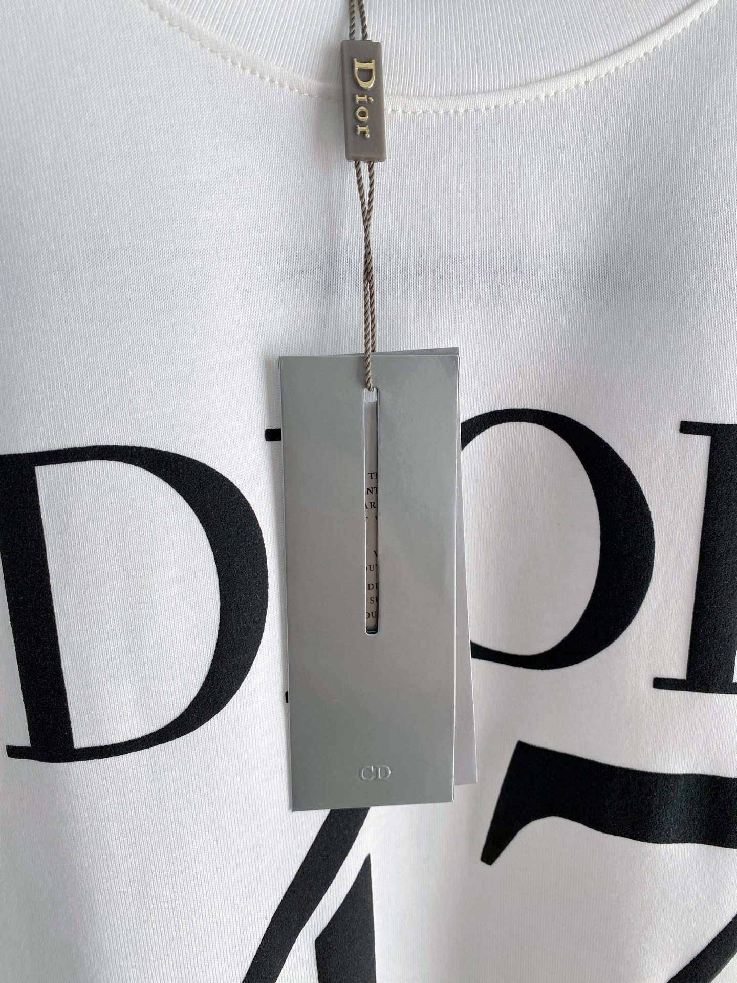 。Diro🌟精品系列🌟2026春夏新款首发专柜最新款短袖圆领T恤 高端订制 设计前卫时尚！品牌logo重