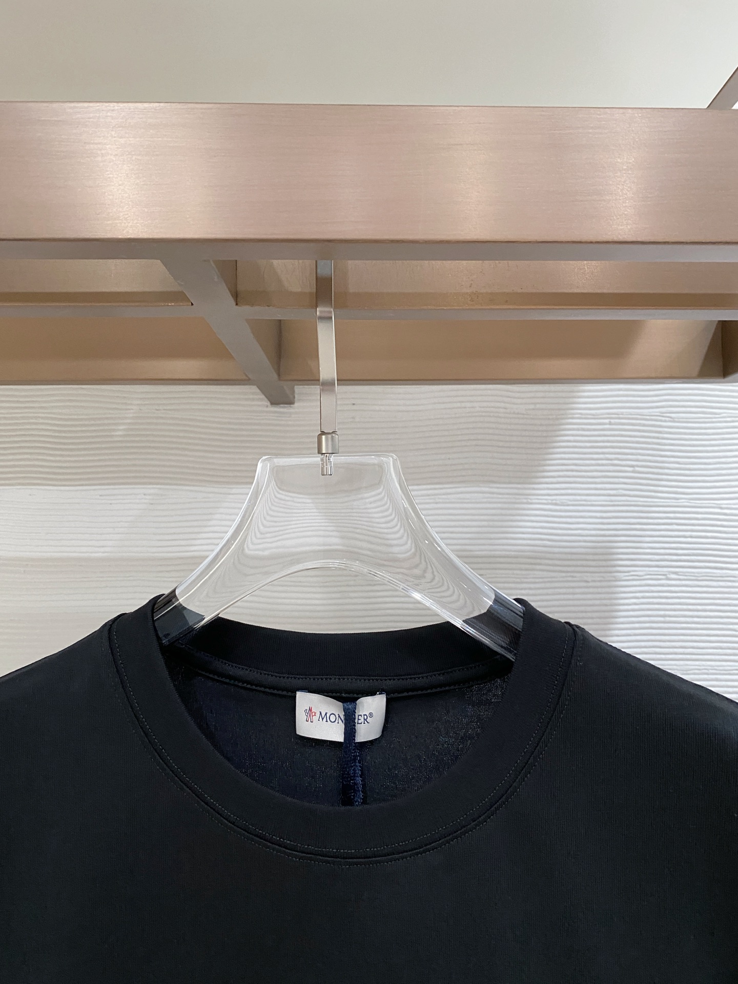 。蒙口🌟精品系列🌟2026春夏新款首发专柜最新款短袖圆领T恤 高端订制 设计前卫时尚！品牌logo重工艺