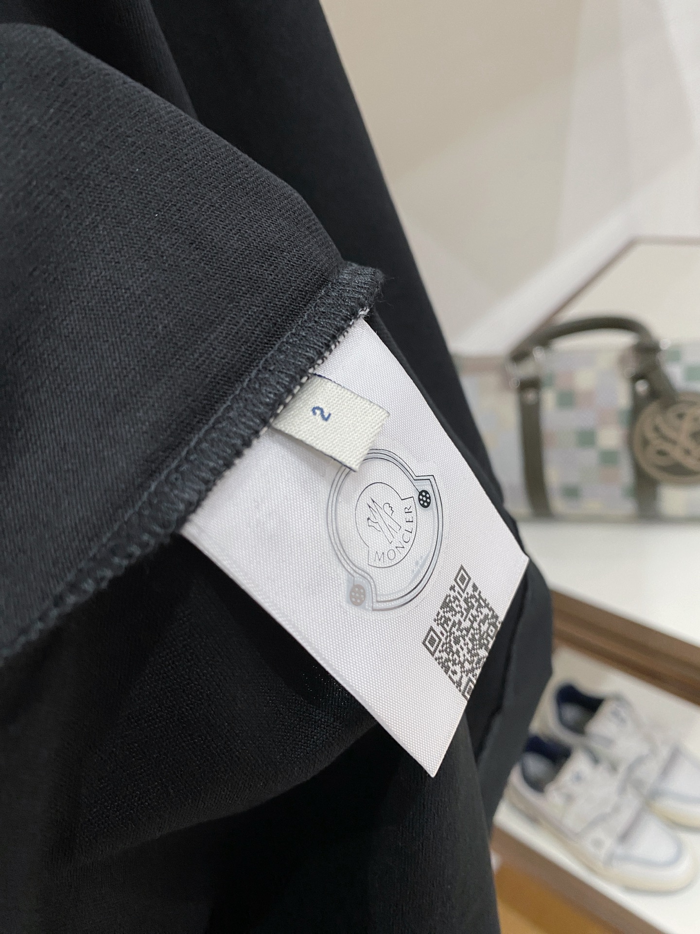 。蒙口🌟精品系列🌟2026春夏新款首发专柜最新款短袖圆领T恤 高端订制 设计前卫时尚！品牌logo重工艺