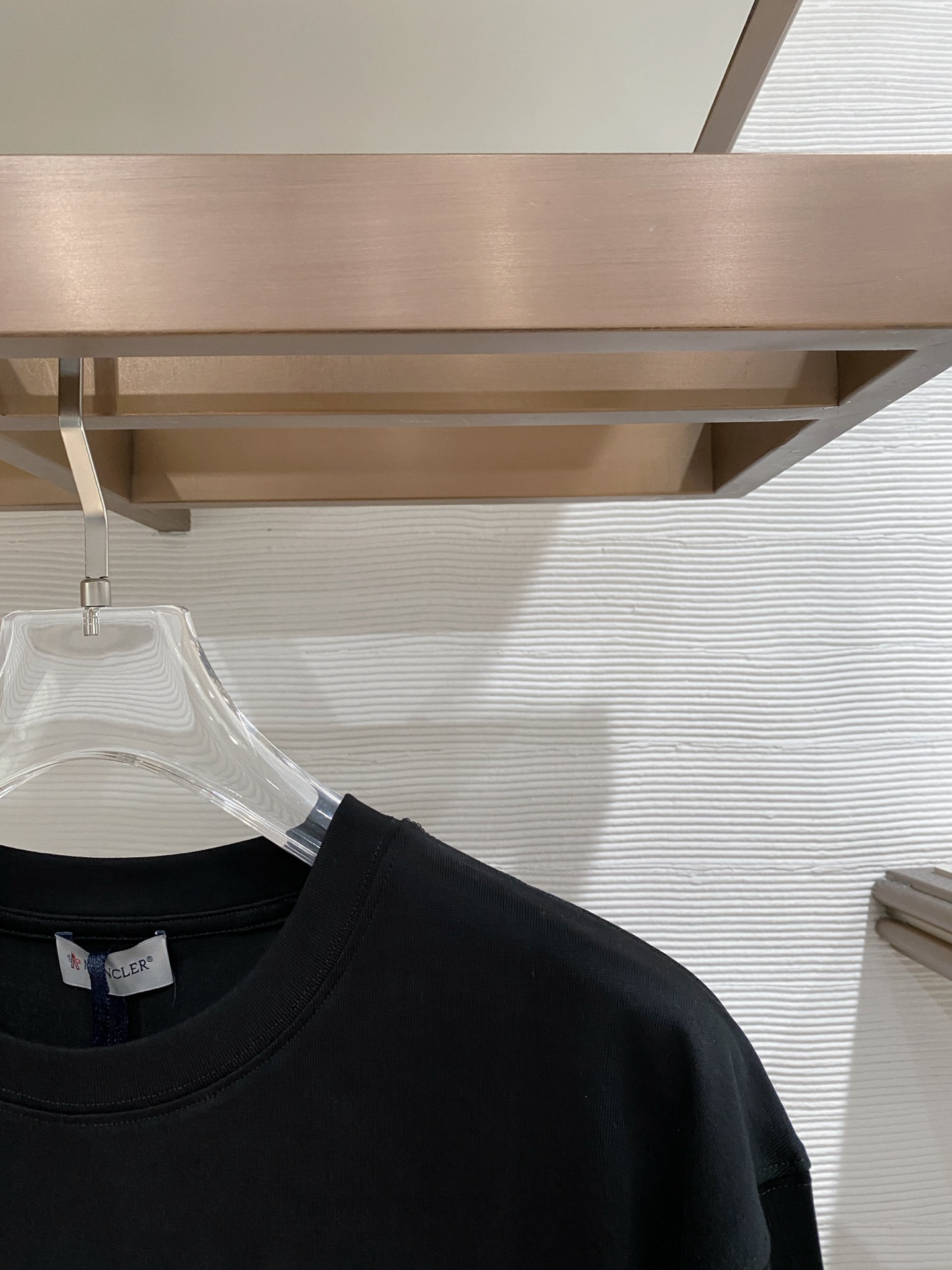 。蒙口🌟精品系列🌟2026春夏新款首发专柜最新款短袖圆领T恤 高端订制 设计前卫时尚！品牌logo重工艺