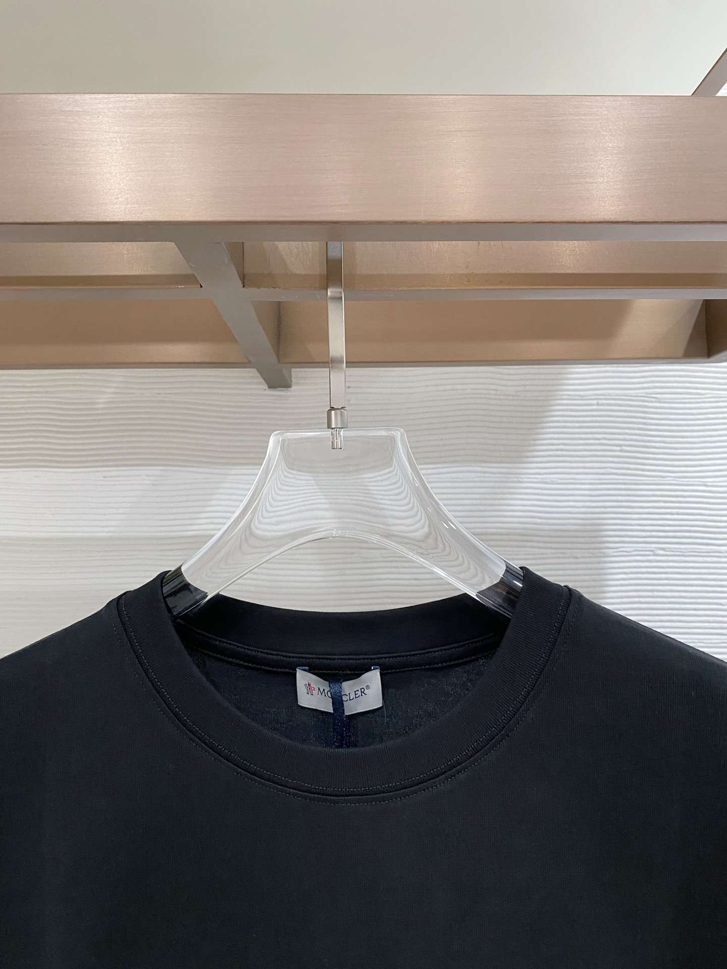 。蒙口🌟精品系列🌟2026春夏新款首发专柜最新款短袖圆领T恤 高端订制 设计前卫时尚！品牌logo重工艺