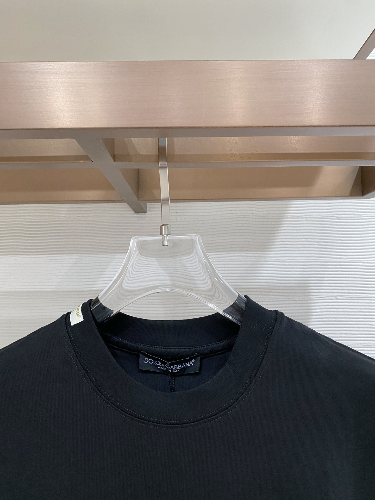 。DG🌟精品系列🌟2026春夏新款首发专柜最新款短袖圆领T恤 高端订制 设计前卫时尚！品牌logo重工艺