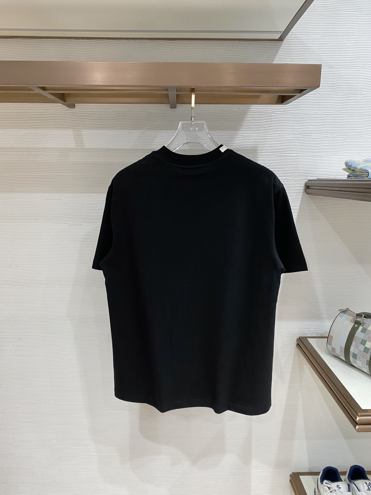 。DG🌟精品系列🌟2026春夏新款首发专柜最新款短袖圆领T恤 高端订制 设计前卫时尚！品牌logo重工艺