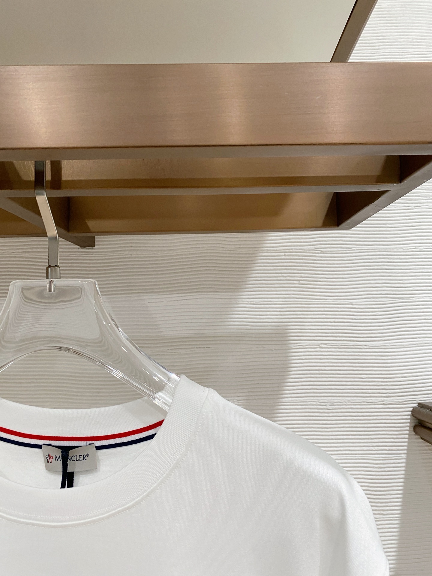 。蒙口🌟精品系列🌟2026春夏新款首发专柜最新款短袖圆领T恤 高端订制 设计前卫时尚！品牌logo重工艺