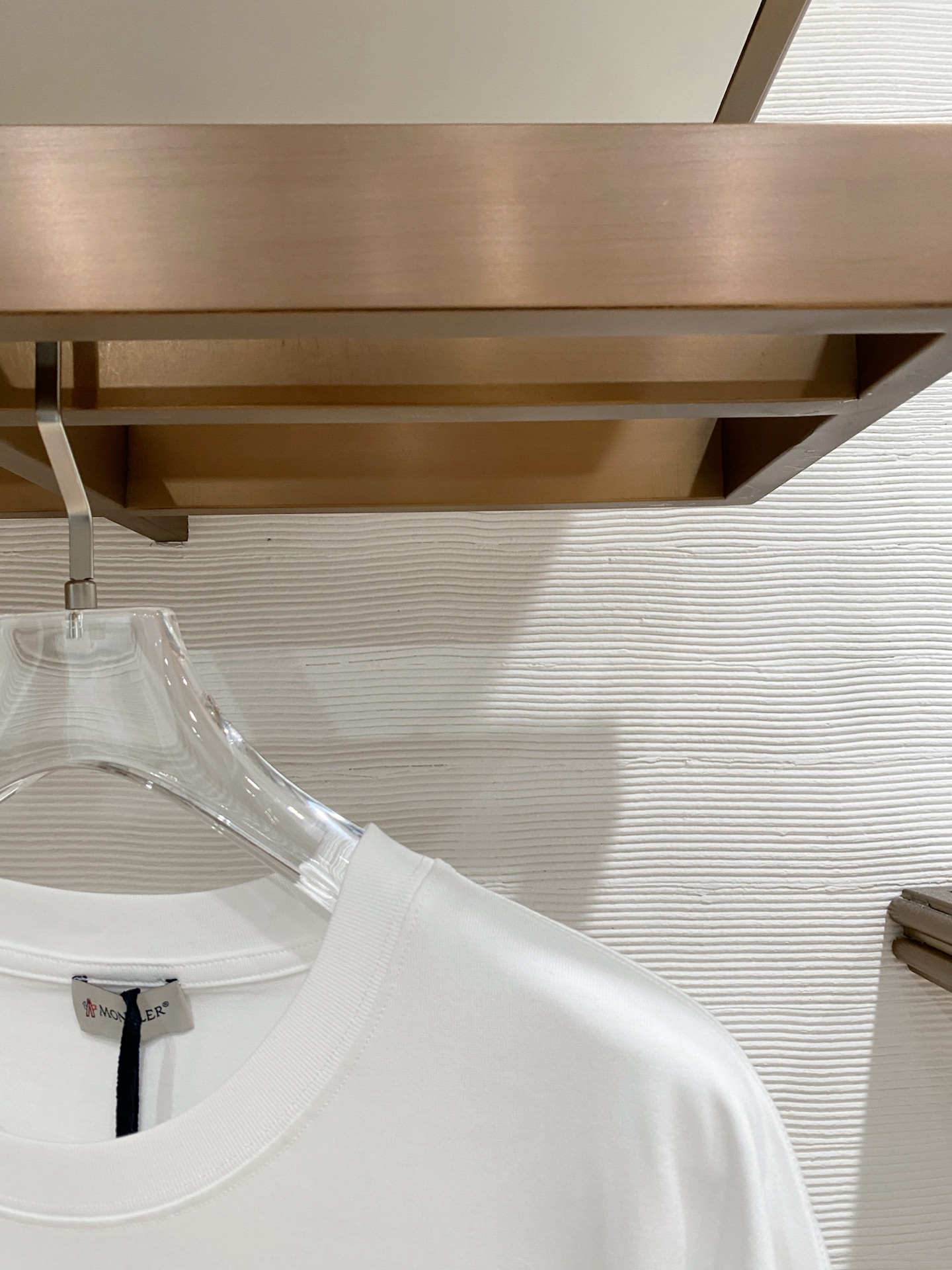 。蒙口🌟精品系列🌟2026春夏新款首发专柜最新款短袖圆领T恤 高端订制 设计前卫时尚！品牌logo重工艺