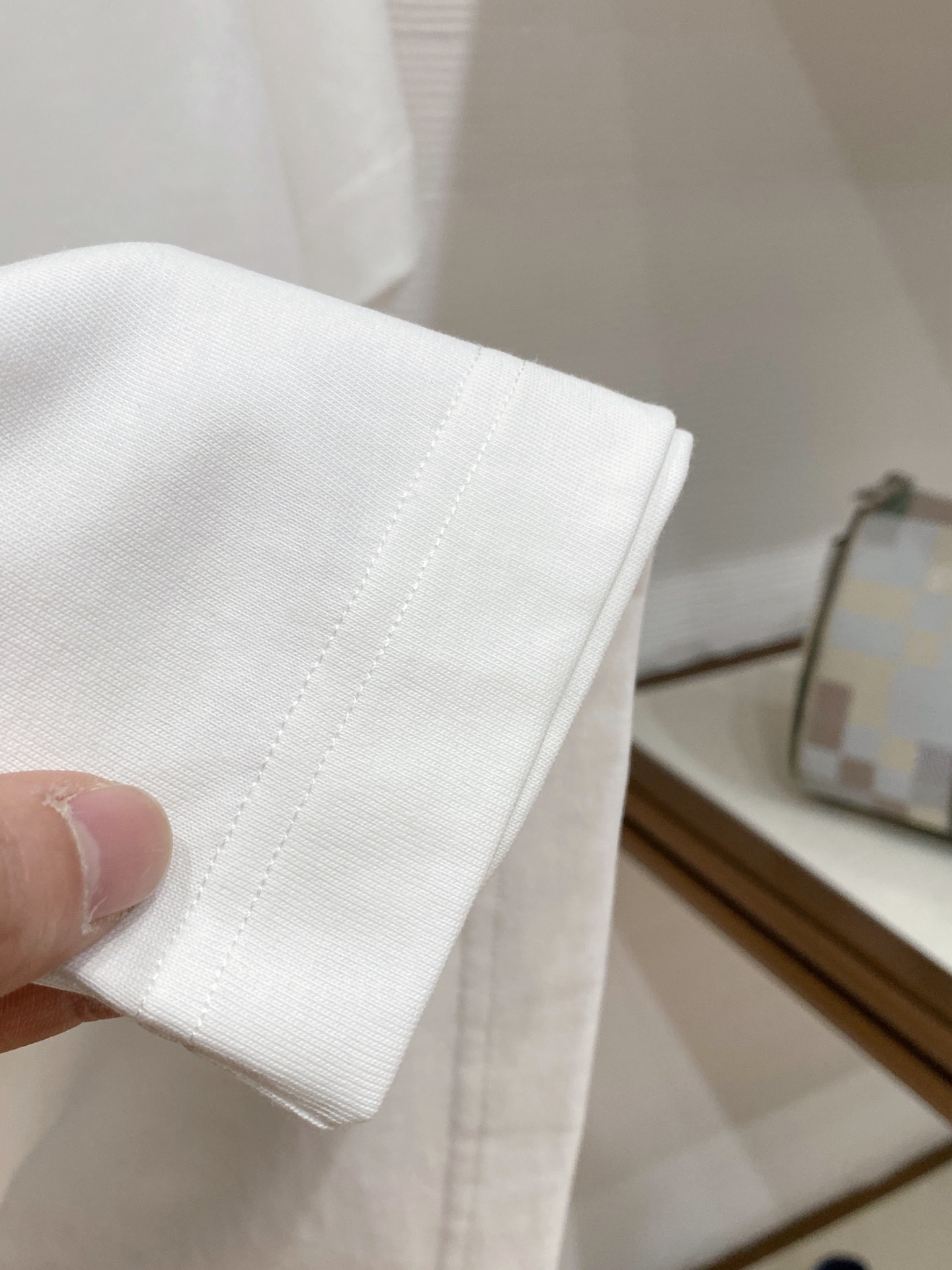 。蒙口🌟精品系列🌟2026春夏新款首发专柜最新款短袖圆领T恤 高端订制 设计前卫时尚！品牌logo重工艺